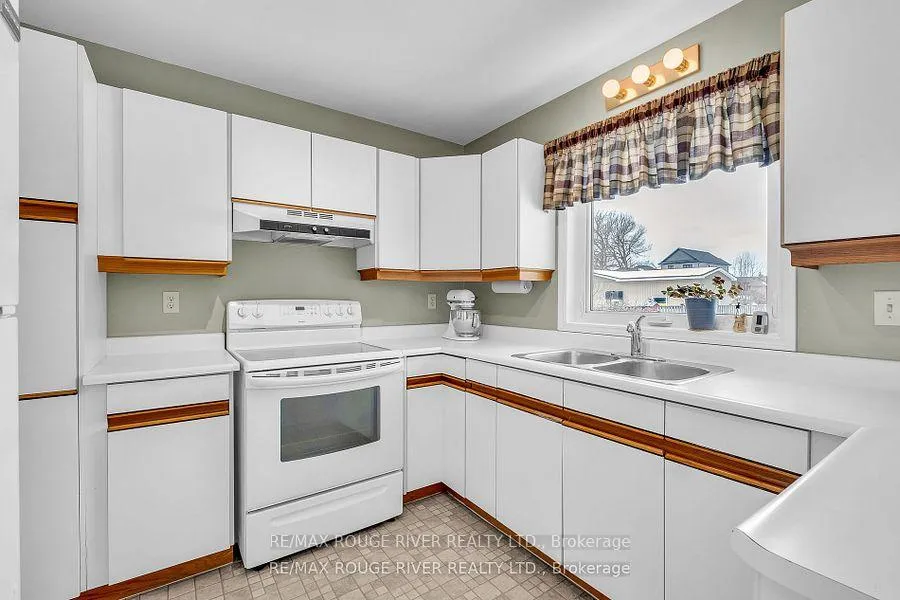Photo 12 of 450 King Street E, Cobourg — HOMEH