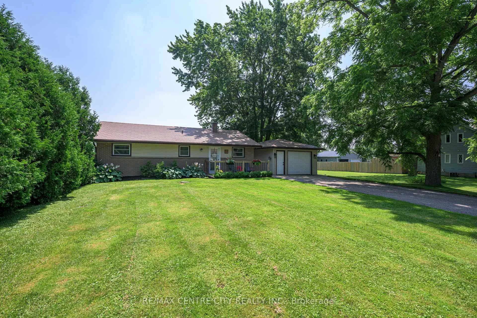 Photo 3 of 2441 Hamilton Road, Thames Centre, Nilestown — HOMEH