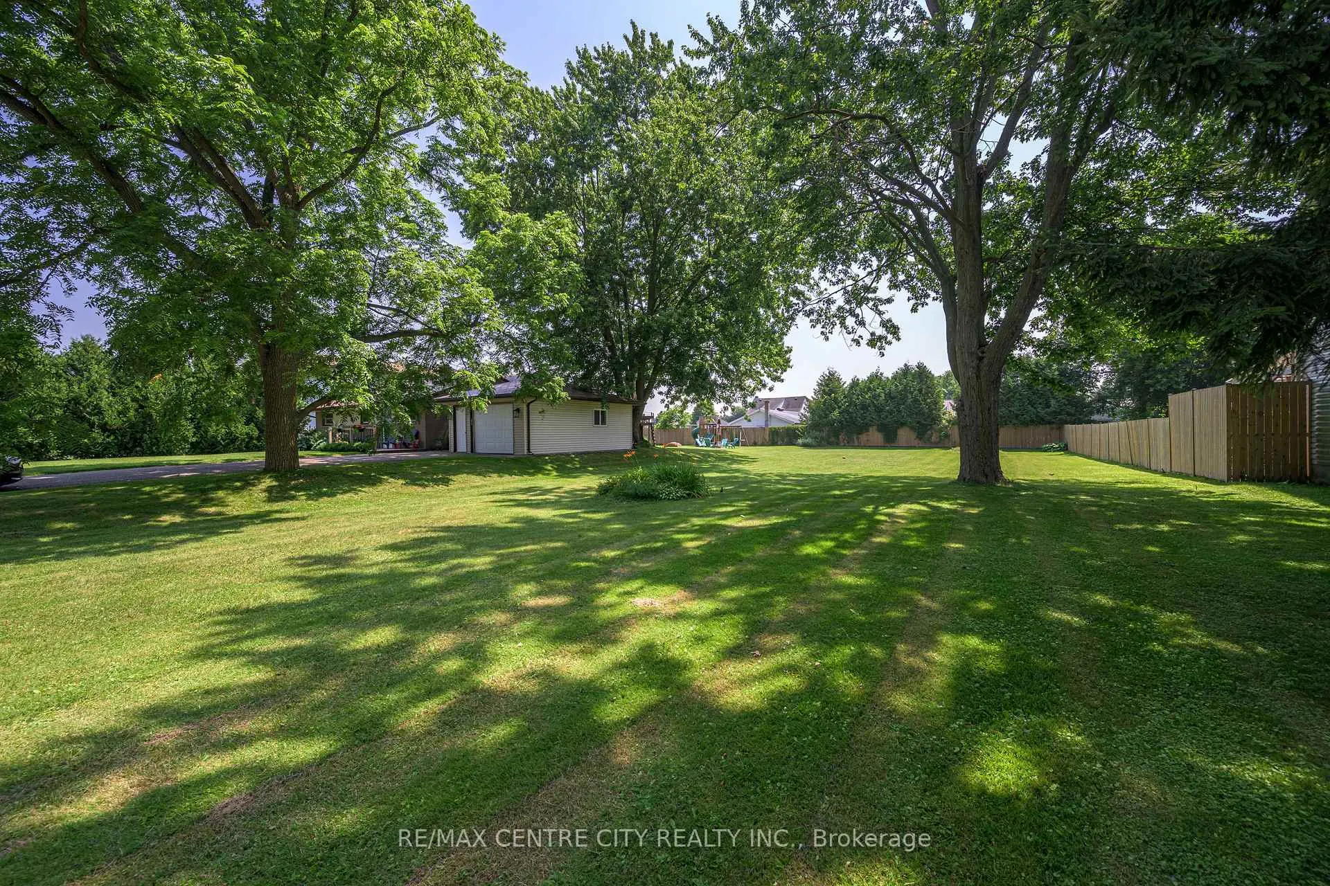 Photo 5 of 2441 Hamilton Road, Thames Centre, Nilestown — HOMEH