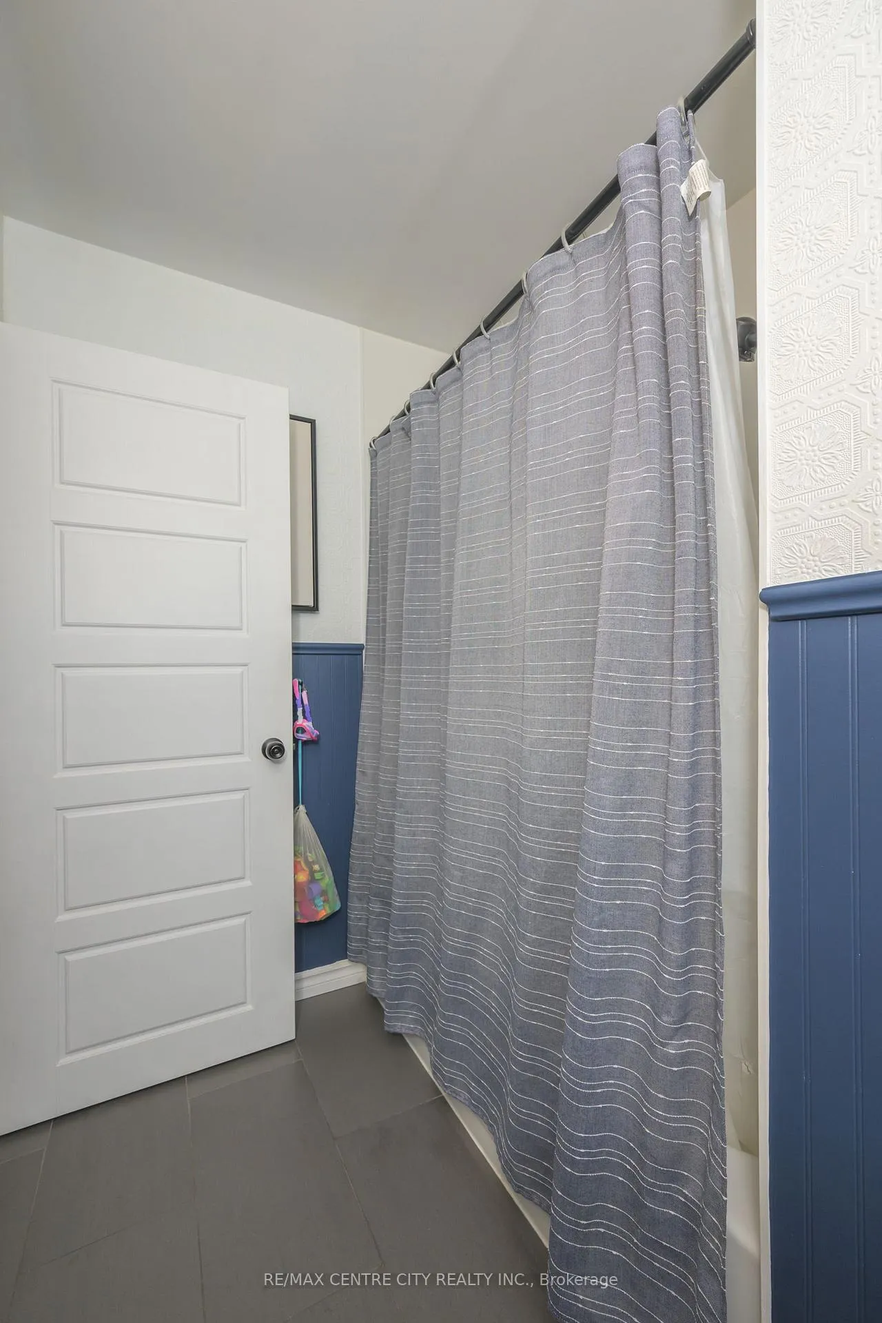 Photo 31 of 2441 Hamilton Road, Thames Centre, Nilestown — HOMEH