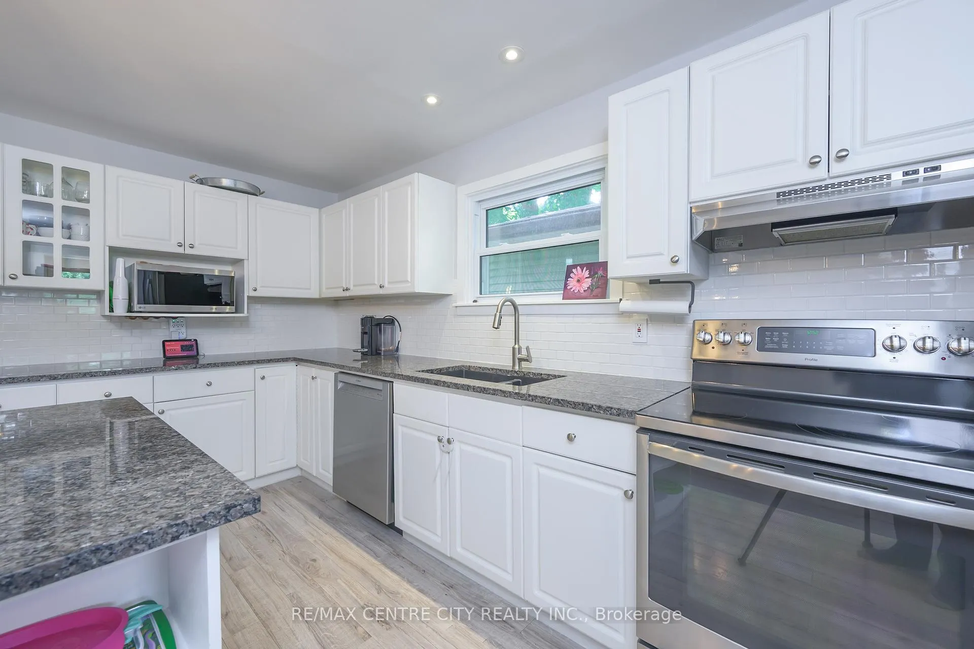 Photo 45 of 2441 Hamilton Road, Thames Centre, Nilestown — HOMEH