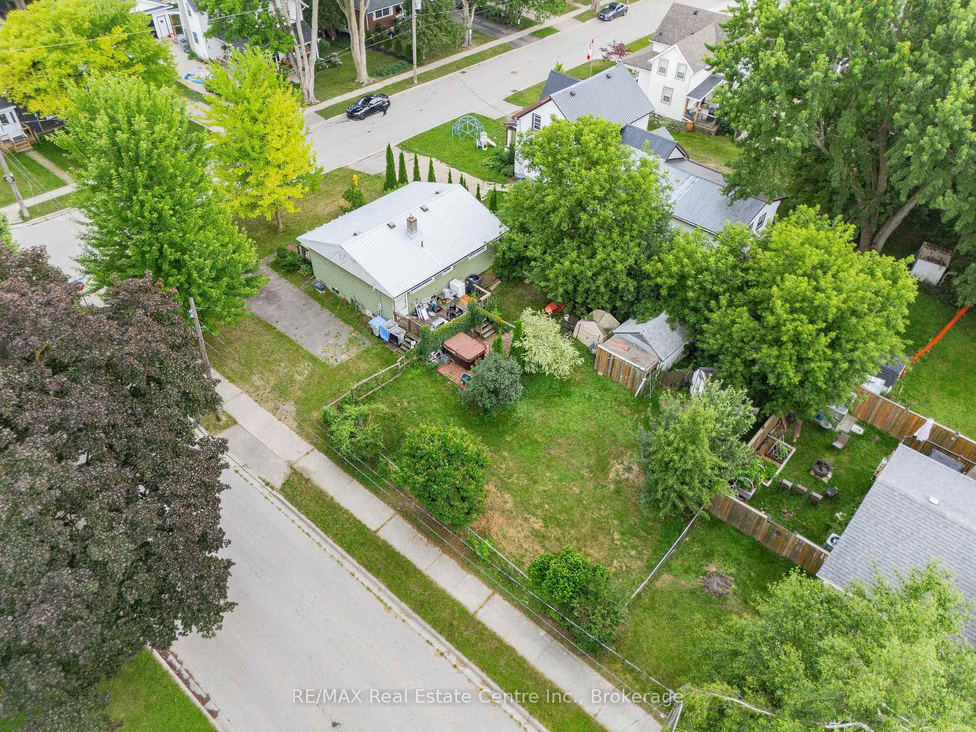 Photo 2 of 585 Richmond Avenue N, North Perth, Listowel — HOMEH