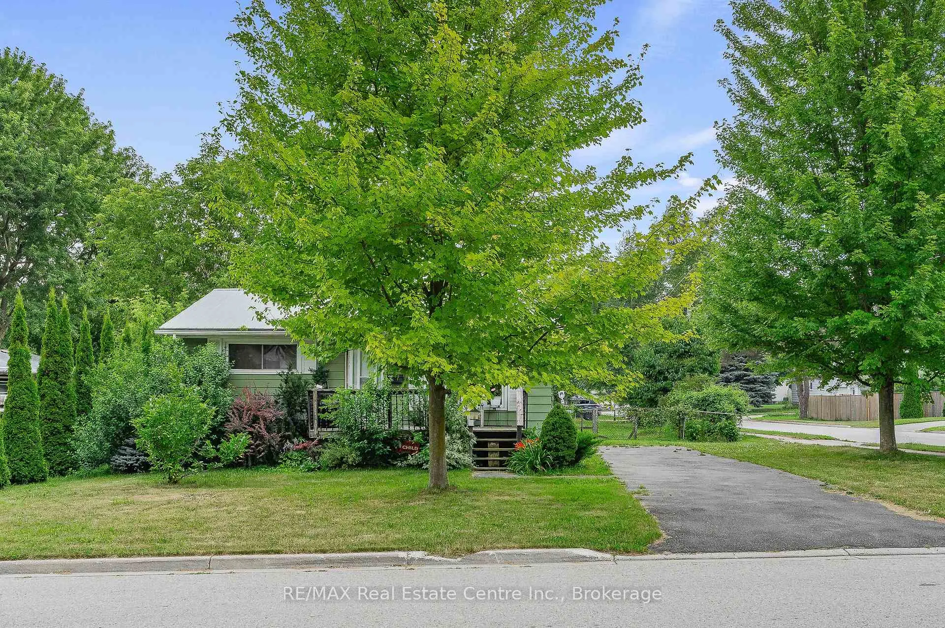 Photo 5 of 585 Richmond Avenue N, North Perth, Listowel — HOMEH