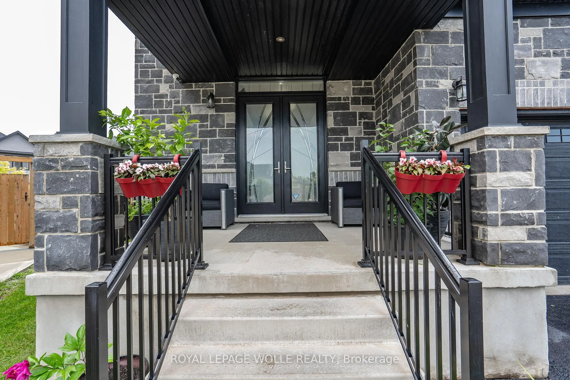 Photo 3 of 920 River Ridge Court, Kitchener — HOMEH