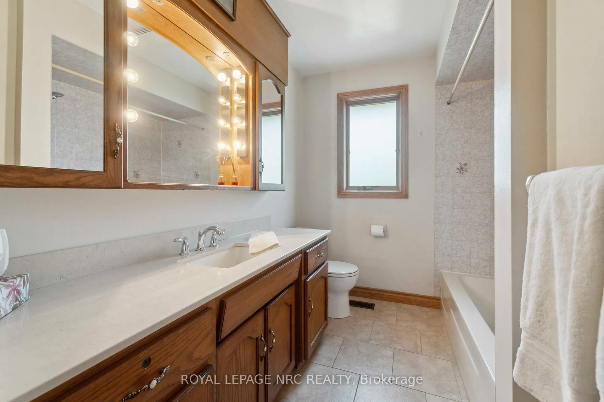 Photo 15 of 5329 King Street, Lincoln, Beamsville — HOMEH