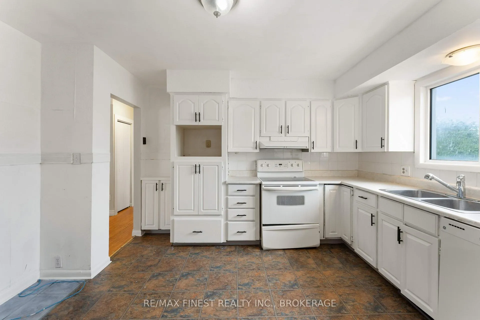 Photo 8 of 336 Meadowcrest Road, Kingston, City Southwest — HOMEH