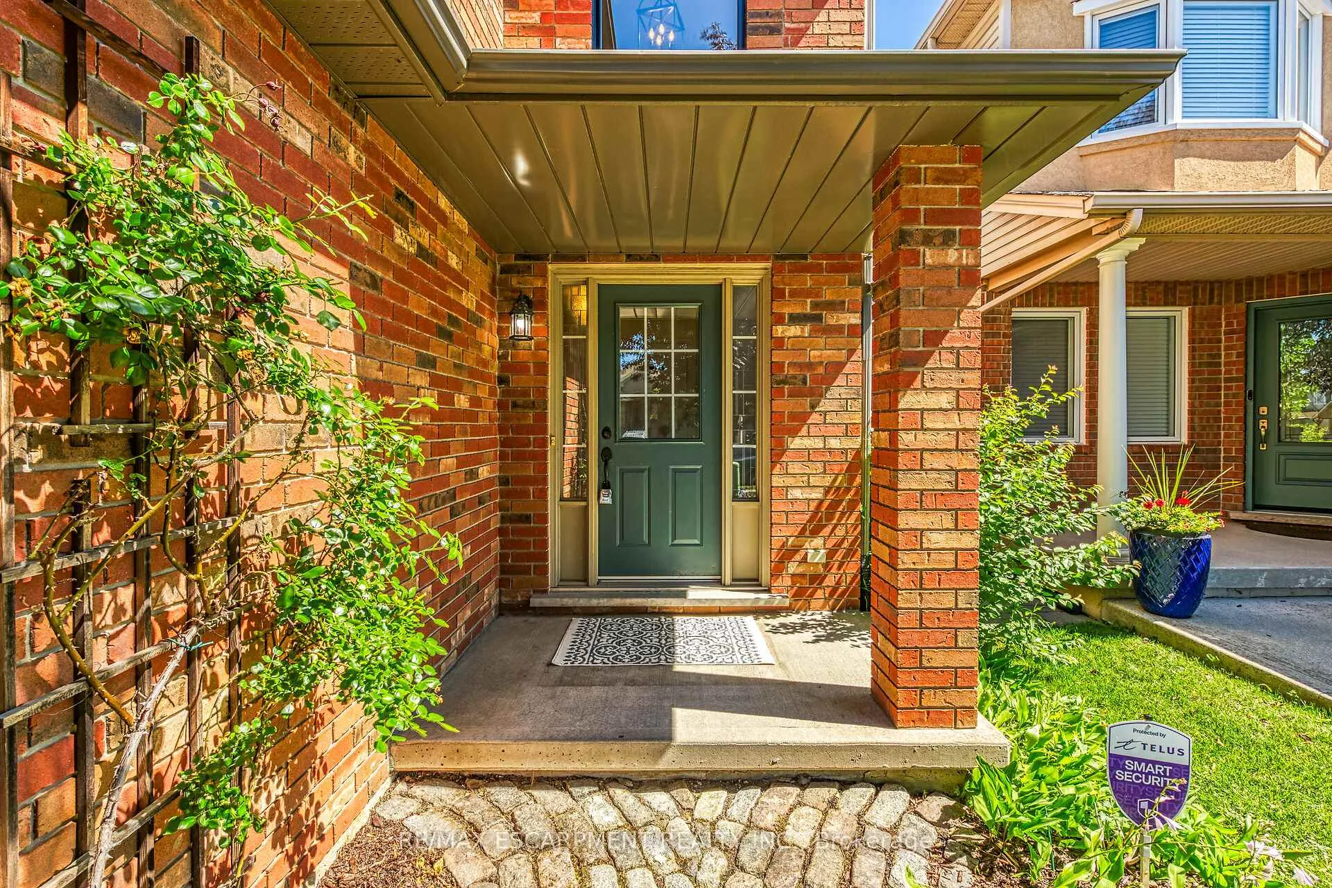 Photo 2 of 239 Hepburn Crescent, Hamilton, Mountview — HOMEH