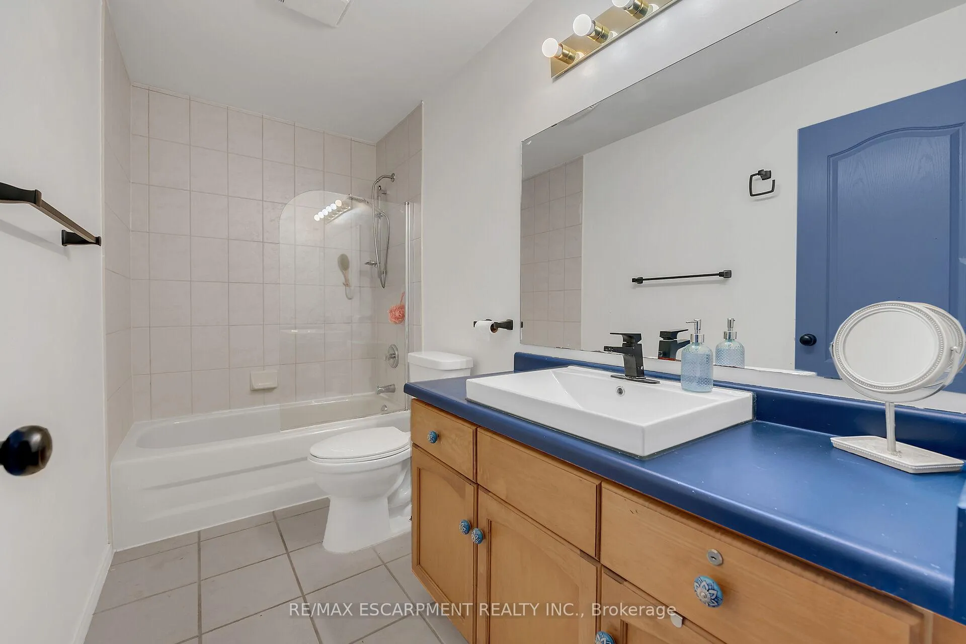 Photo 35 of 239 Hepburn Crescent, Hamilton, Mountview — HOMEH