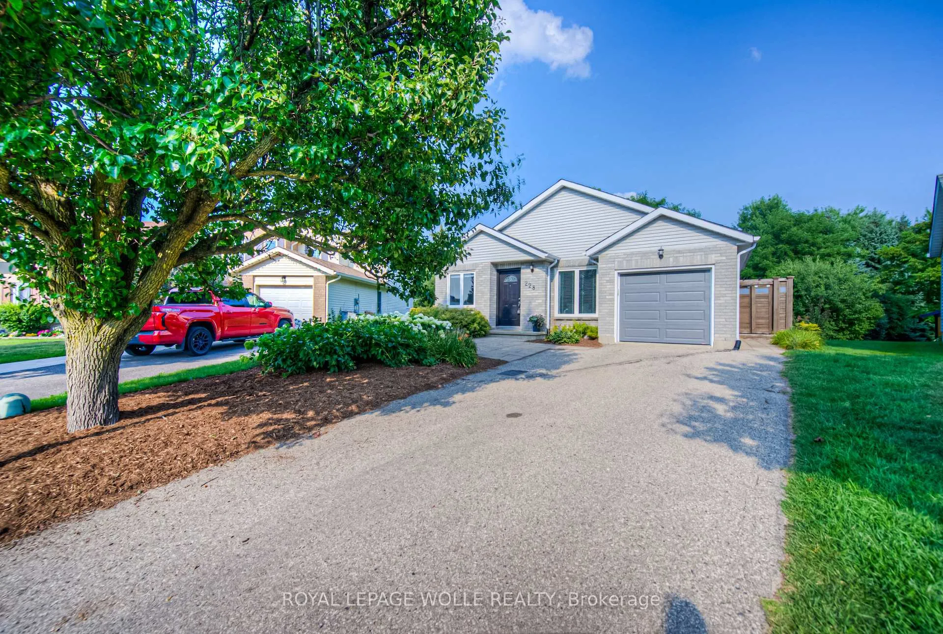 Photo 2 of 228 Haldane Court, Waterloo — HOMEH