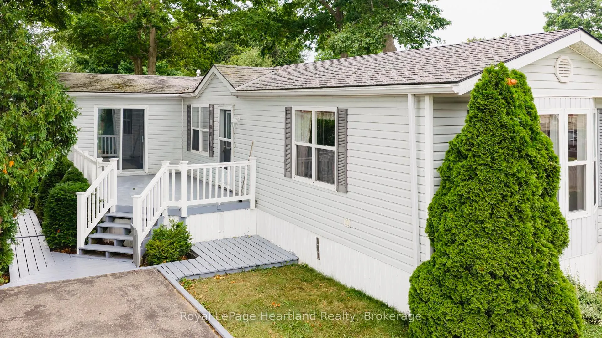 Front of 25 Algonquin Lane