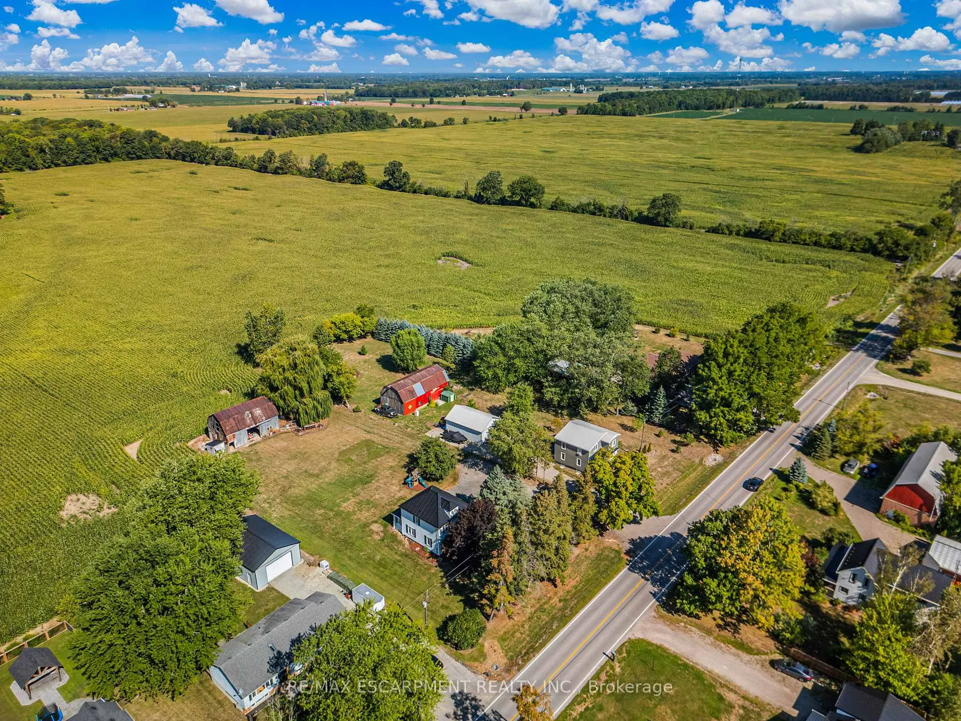Photo 2 of 398 Diltz Road, Haldimand, Dunnville — HOMEH