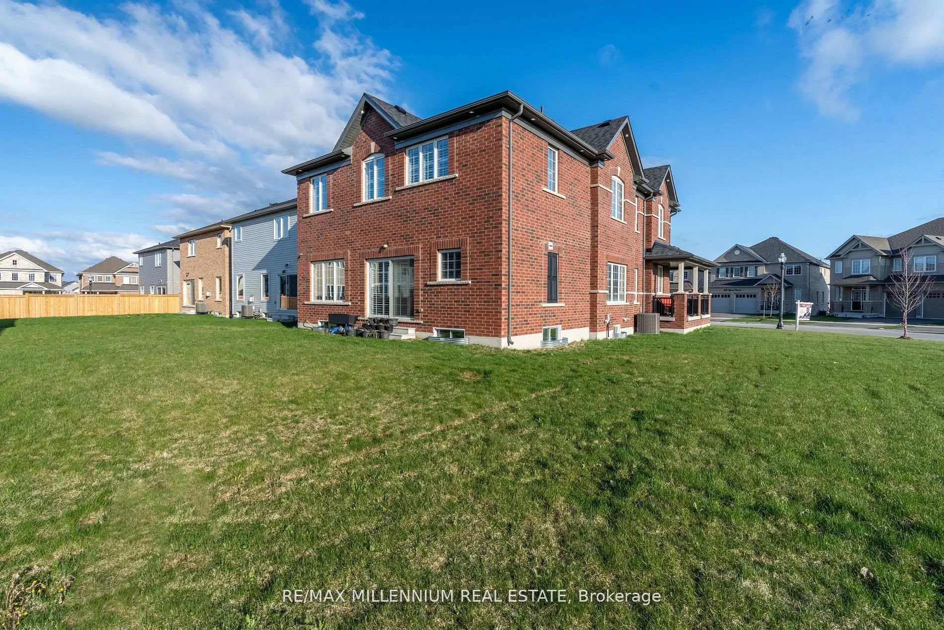 Photo 17 of 732 Gilmour Crescent, Shelburne — HOMEH