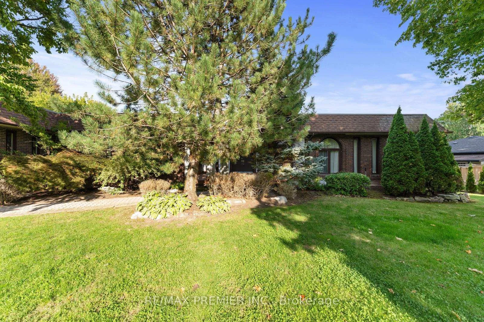 Photo 7 of 261 Sylvadene Parkway, Vaughan, East Woodbridge — HOMEH