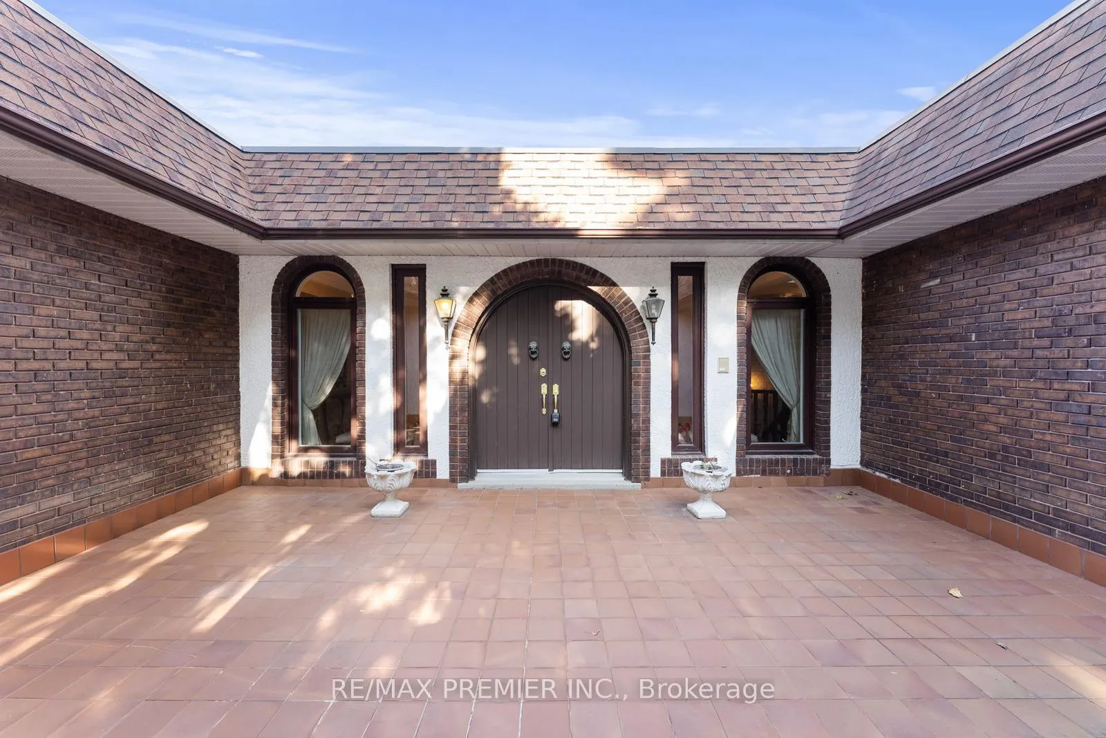 Photo 10 of 261 Sylvadene Parkway, Vaughan, East Woodbridge — HOMEH