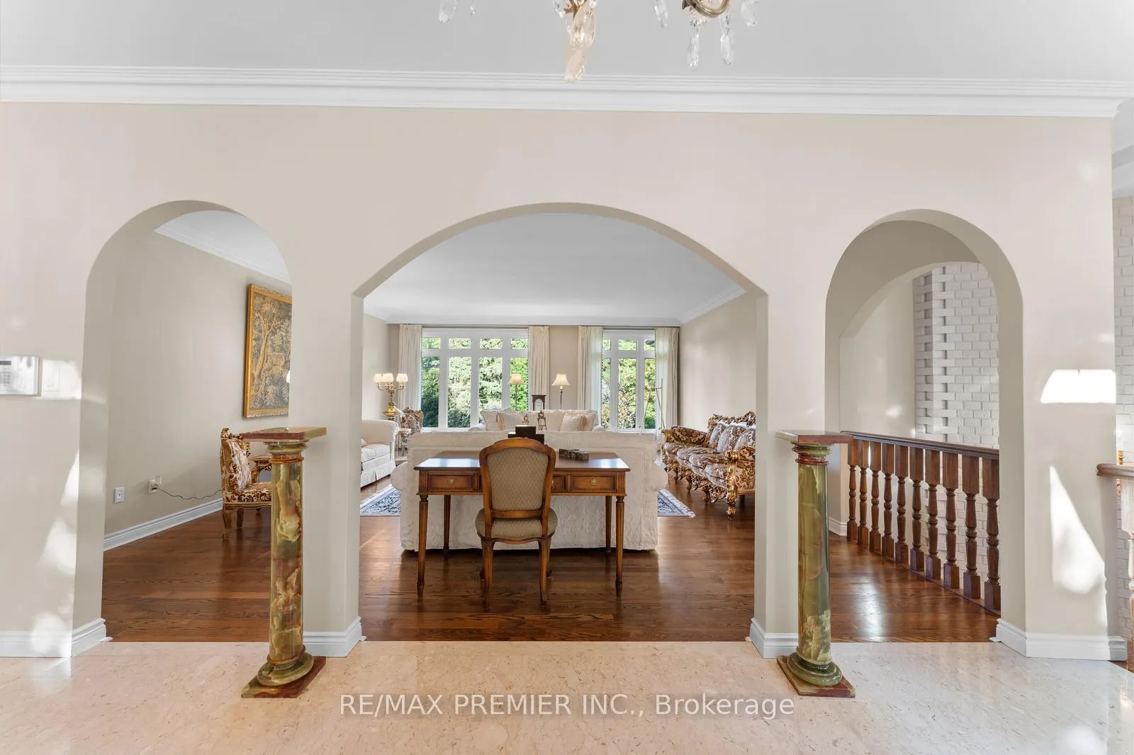 Photo 11 of 261 Sylvadene Parkway, Vaughan, East Woodbridge — HOMEH