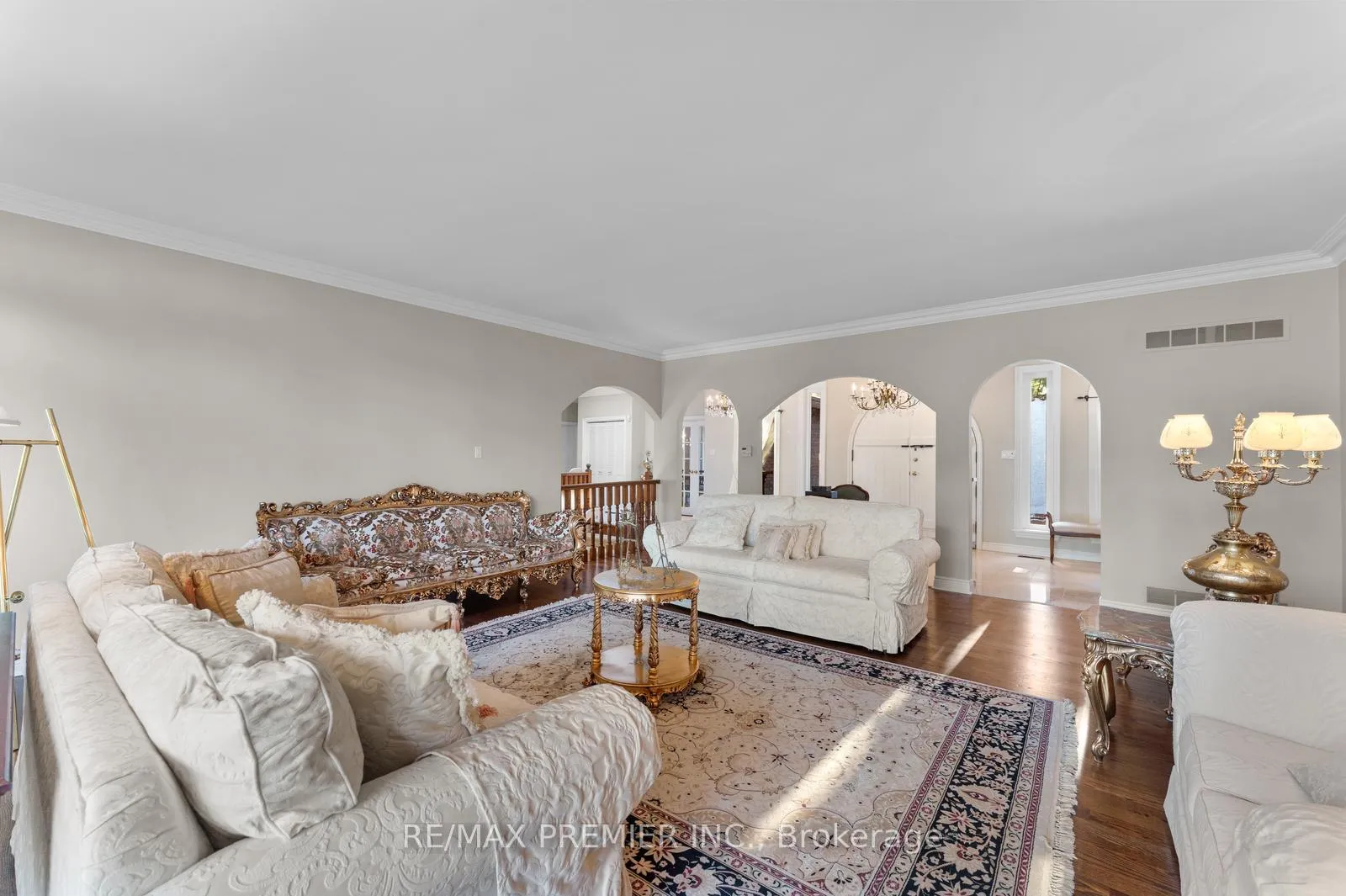 Photo 13 of 261 Sylvadene Parkway, Vaughan, East Woodbridge — HOMEH