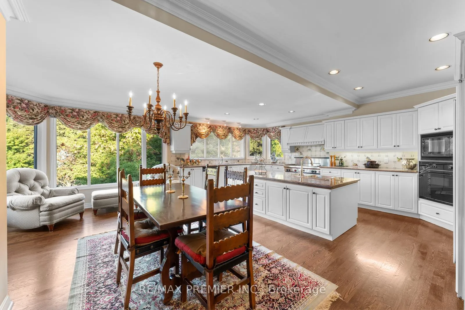 Photo 14 of 261 Sylvadene Parkway, Vaughan, East Woodbridge — HOMEH