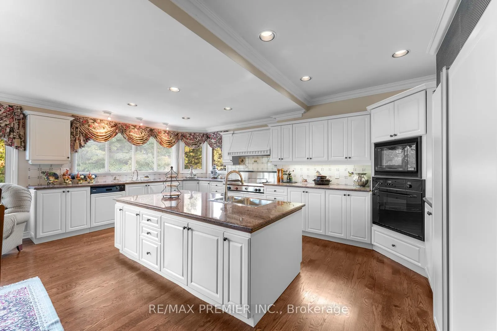 Photo 15 of 261 Sylvadene Parkway, Vaughan, East Woodbridge — HOMEH