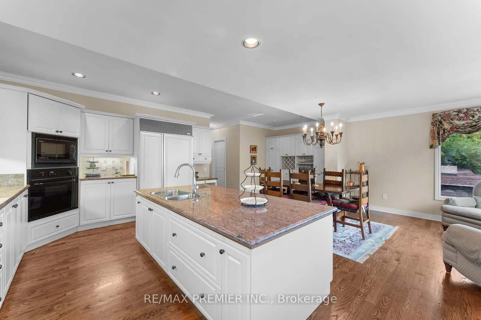 Photo 17 of 261 Sylvadene Parkway, Vaughan, East Woodbridge — HOMEH