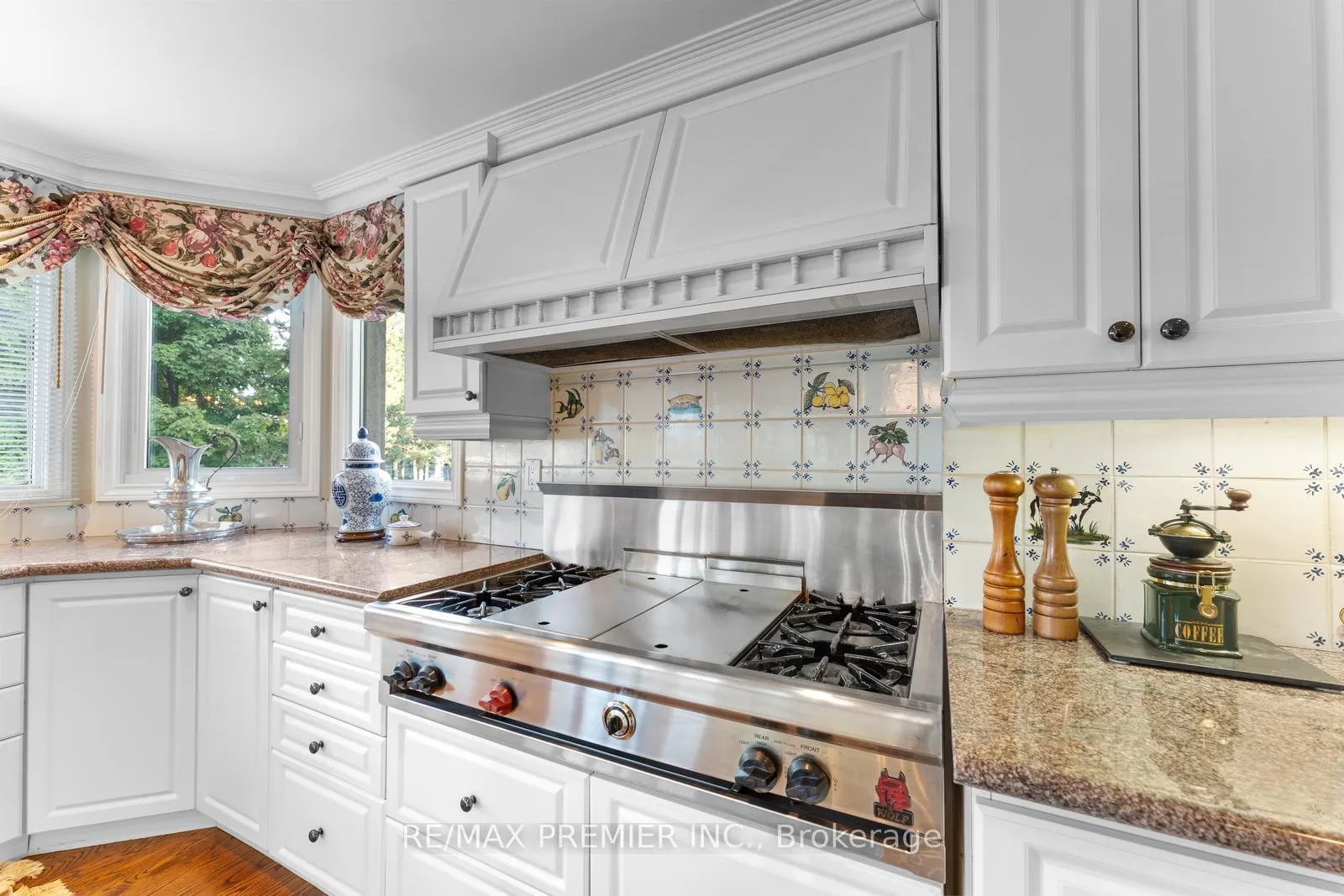 Photo 18 of 261 Sylvadene Parkway, Vaughan, East Woodbridge — HOMEH