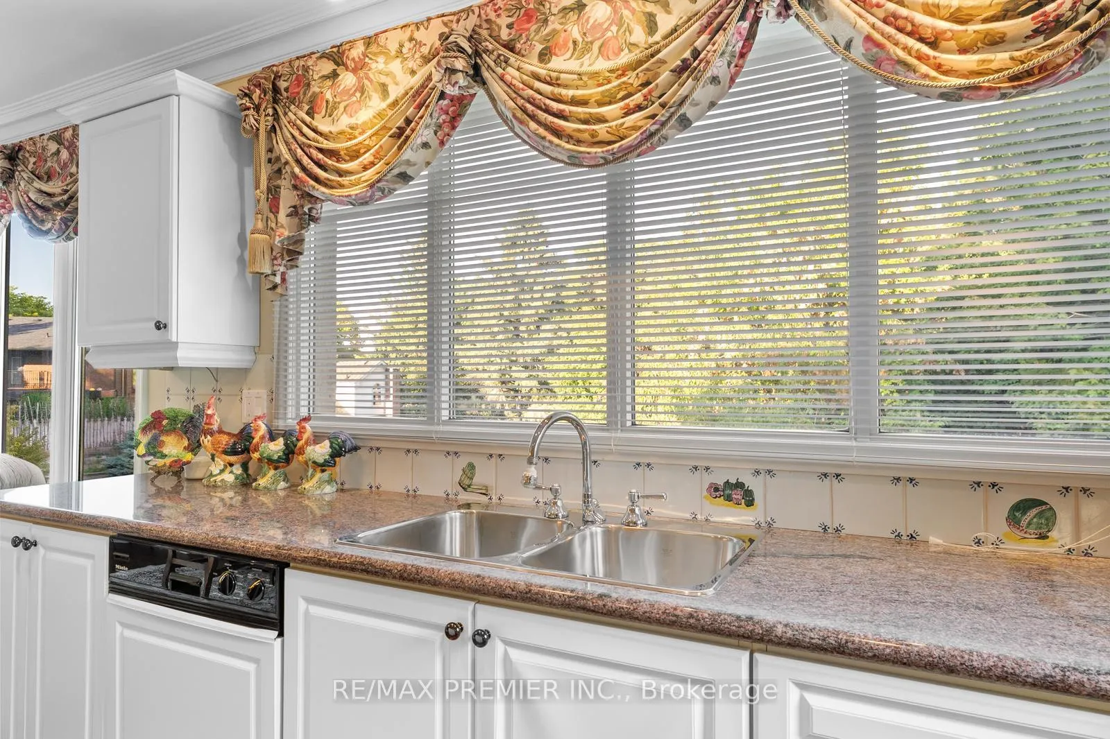 Photo 19 of 261 Sylvadene Parkway, Vaughan, East Woodbridge — HOMEH