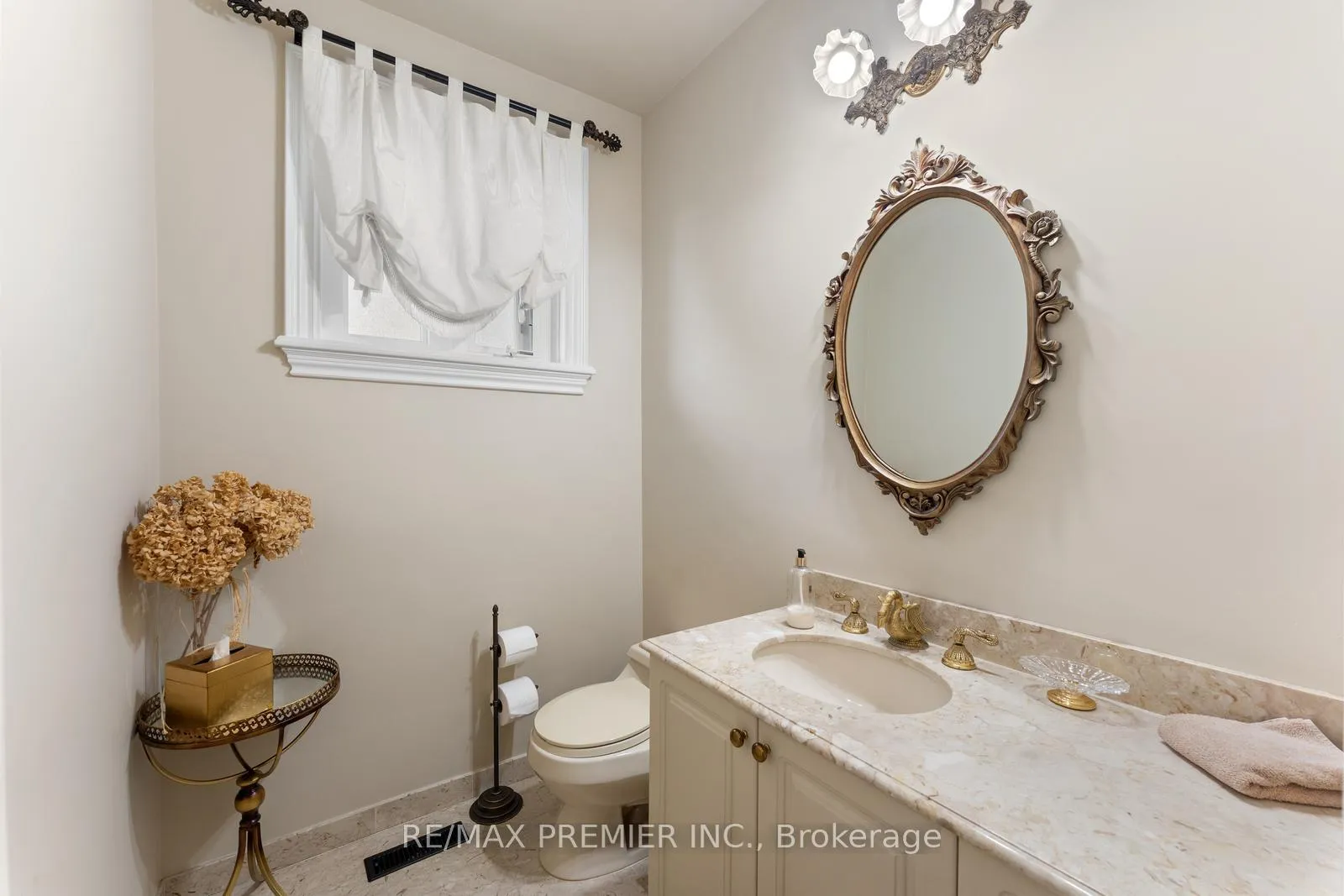 Photo 25 of 261 Sylvadene Parkway, Vaughan, East Woodbridge — HOMEH
