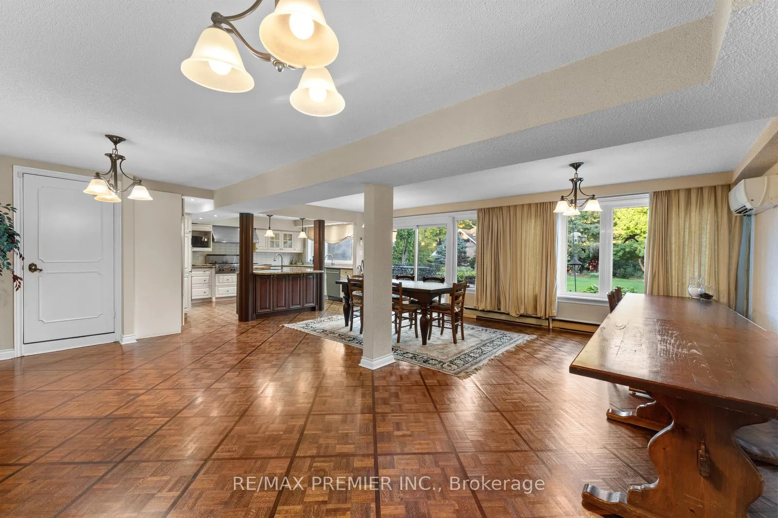 Photo 34 of 261 Sylvadene Parkway, Vaughan, East Woodbridge — HOMEH