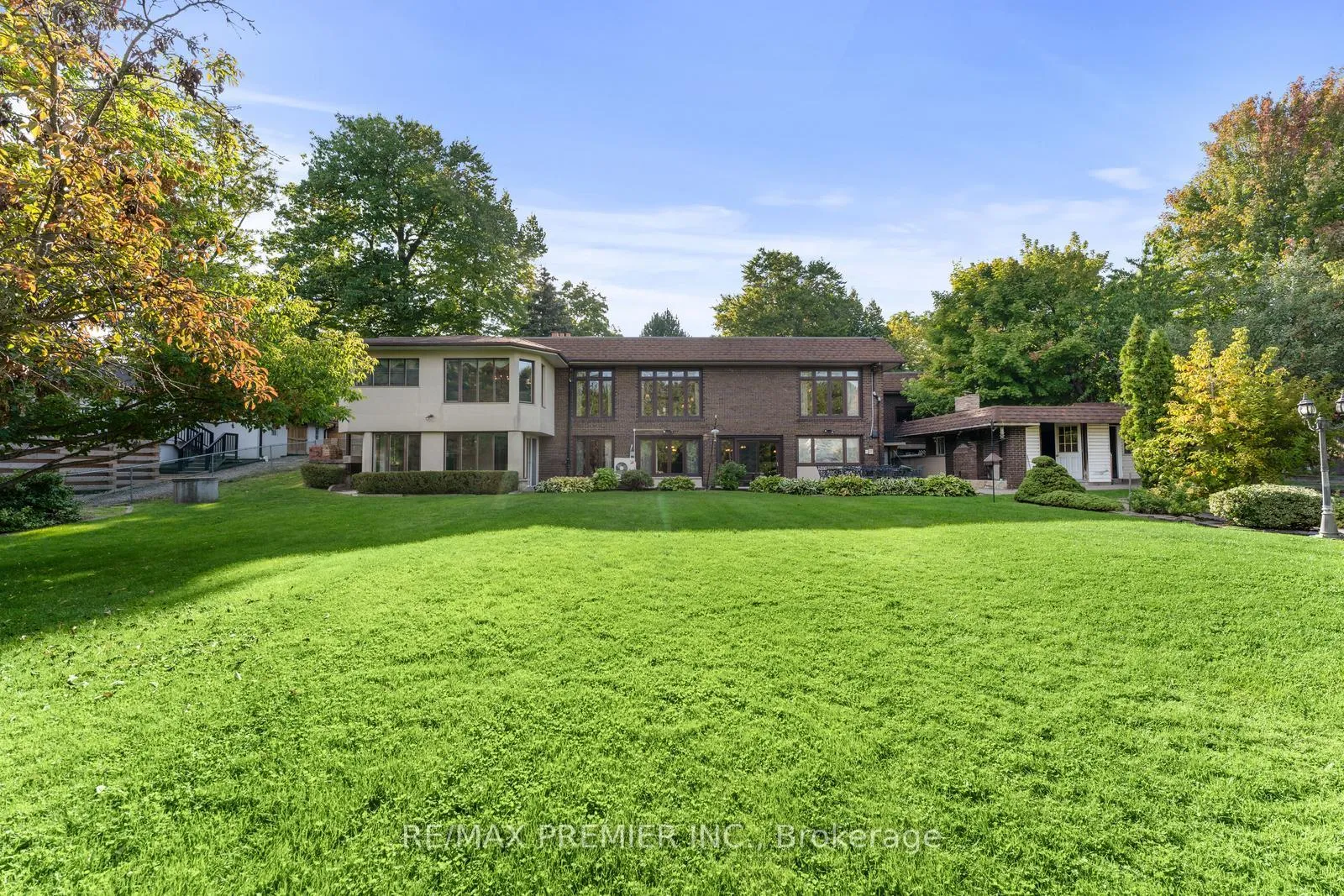 Photo 40 of 261 Sylvadene Parkway, Vaughan, East Woodbridge — HOMEH