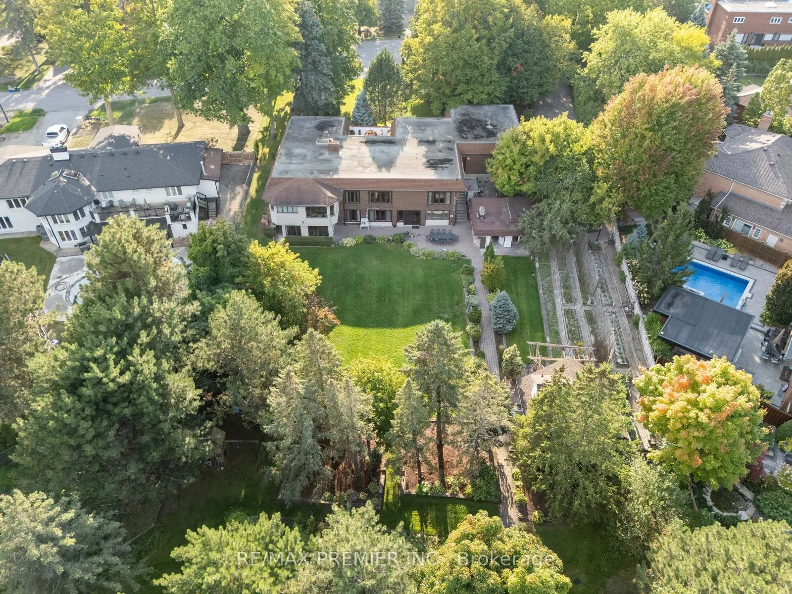 Photo 46 of 261 Sylvadene Parkway, Vaughan, East Woodbridge — HOMEH