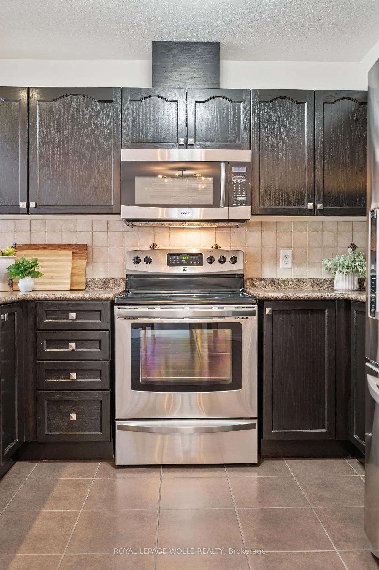 Photo 8 of 503 Windflower Crescent, Kitchener — HOMEH
