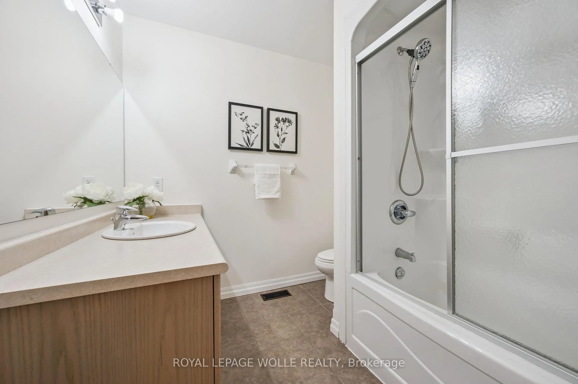 Photo 25 of 503 Windflower Crescent, Kitchener — HOMEH