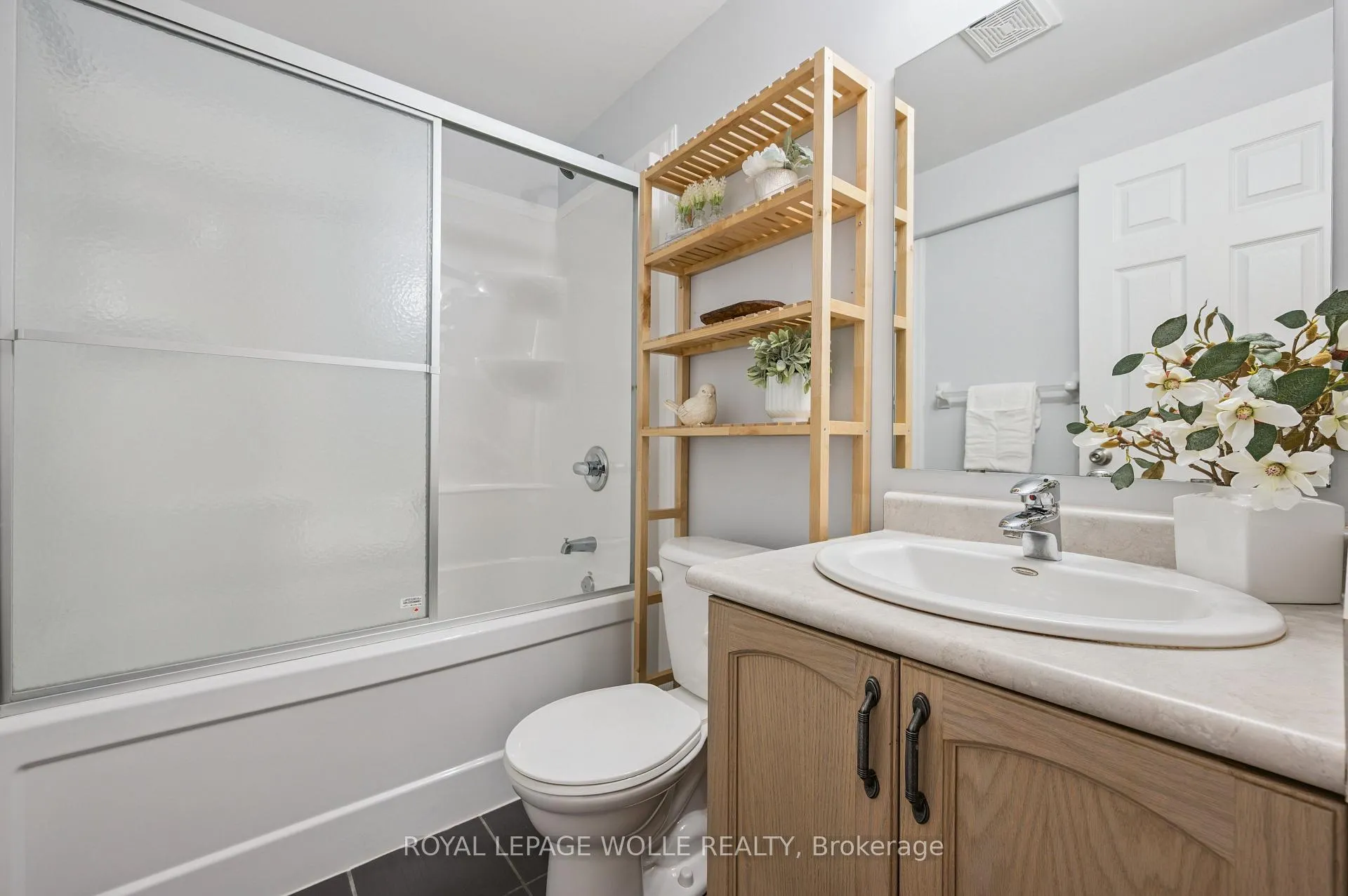 Photo 30 of 503 Windflower Crescent, Kitchener — HOMEH