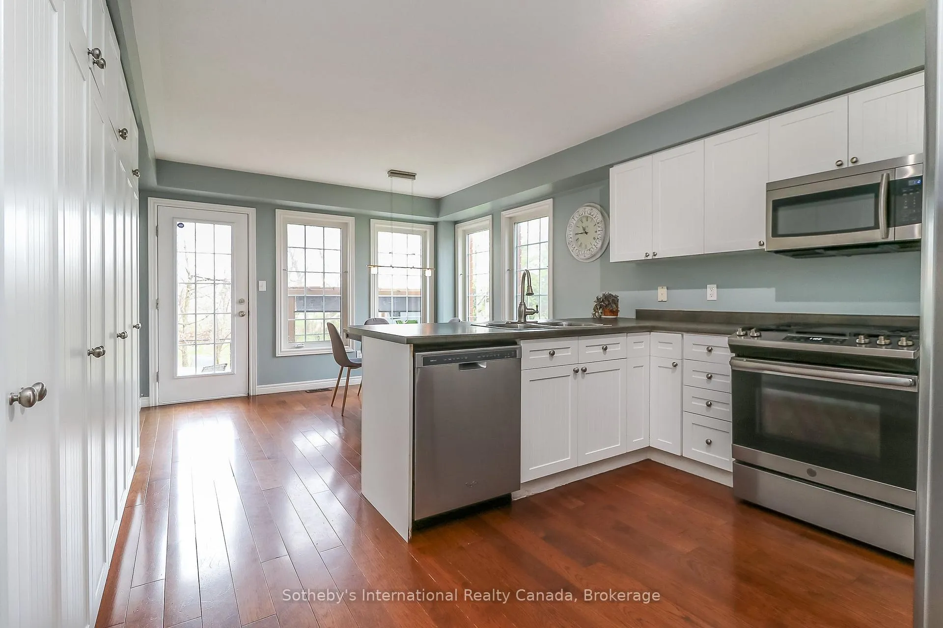 Photo 10 of 3 Alyssa Drive, Collingwood — HOMEH