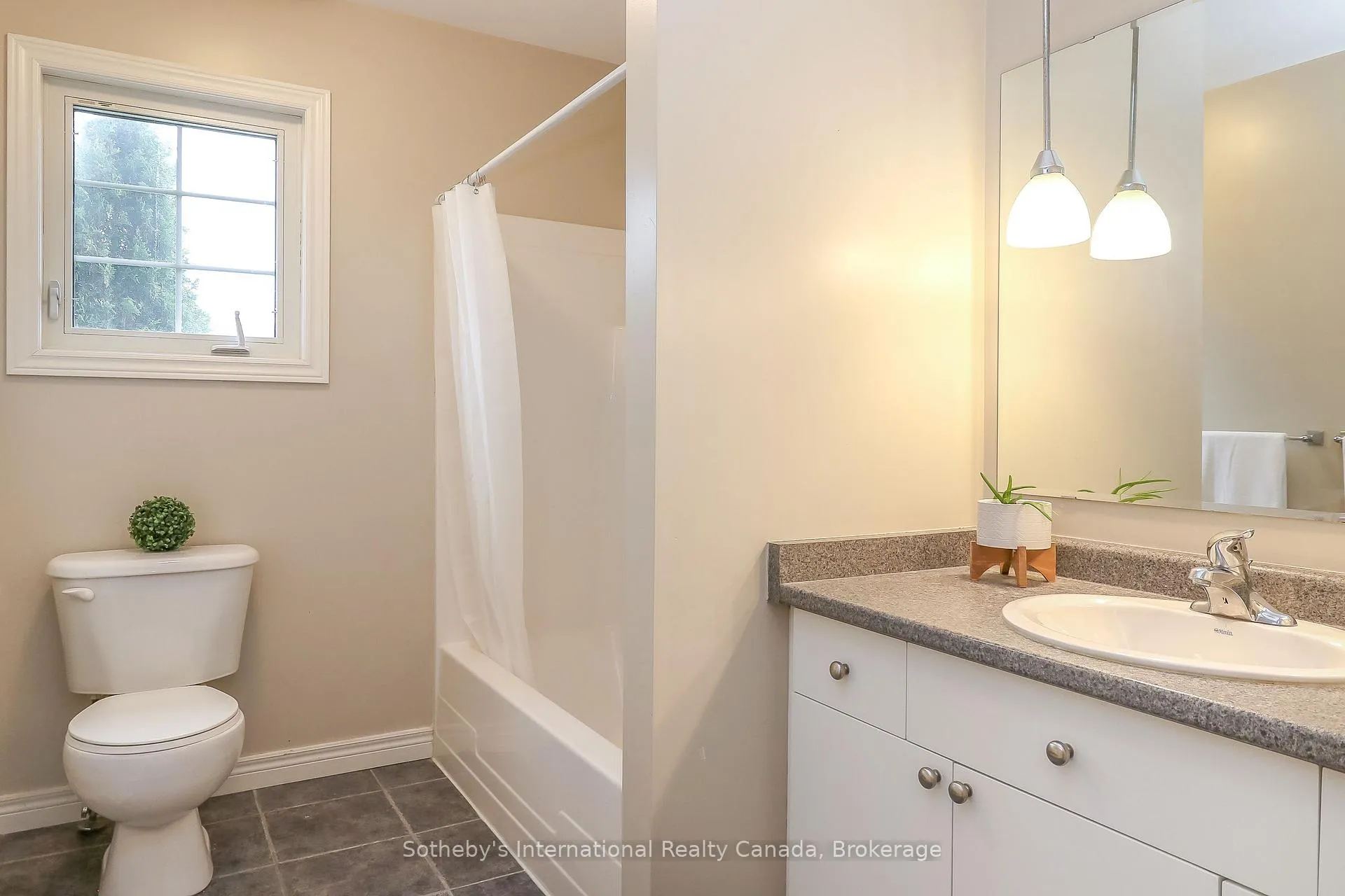 Photo 23 of 3 Alyssa Drive, Collingwood — HOMEH