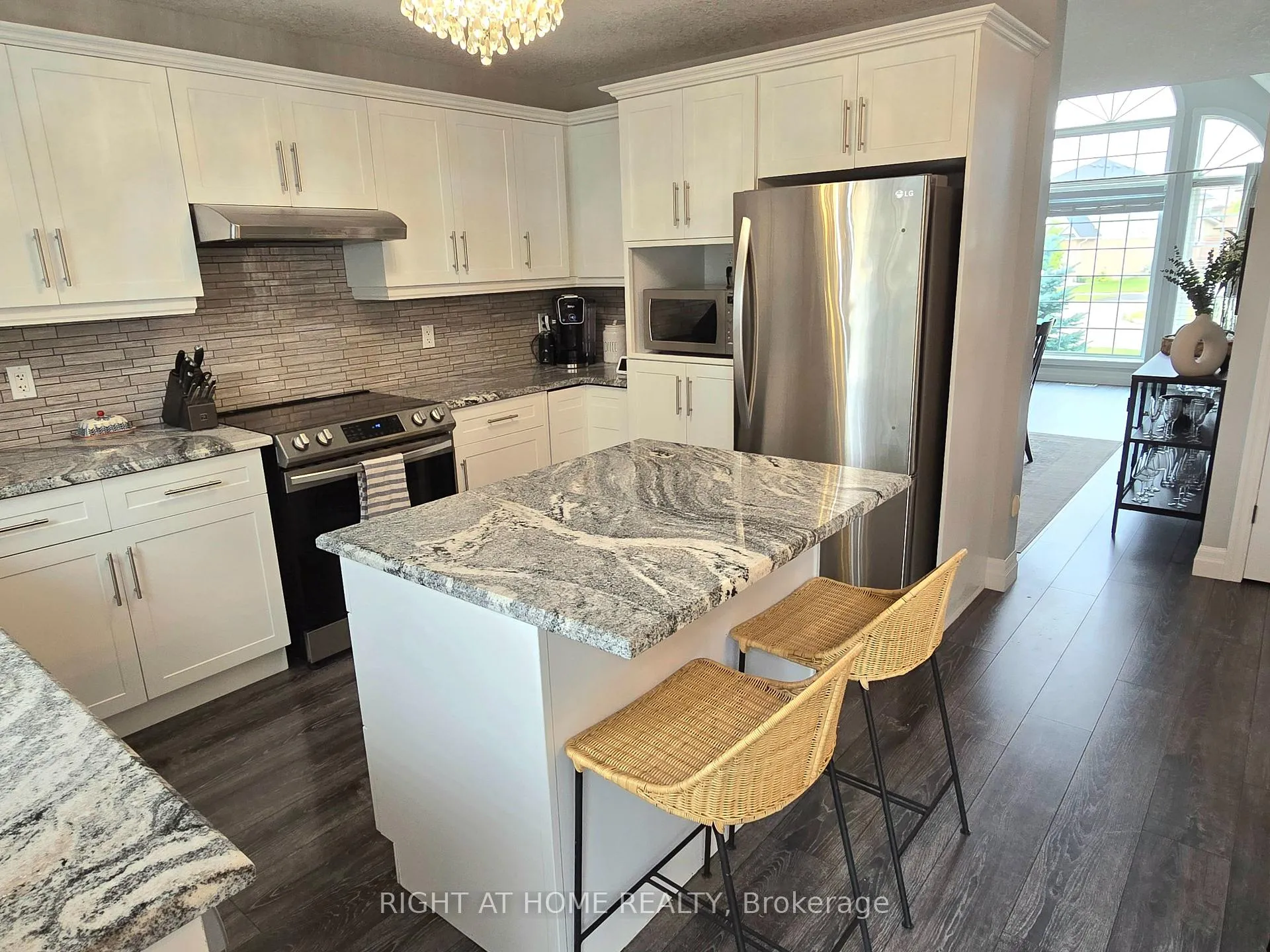 Photo 7 of 520 Pine Hollow Court, Kitchener — HOMEH