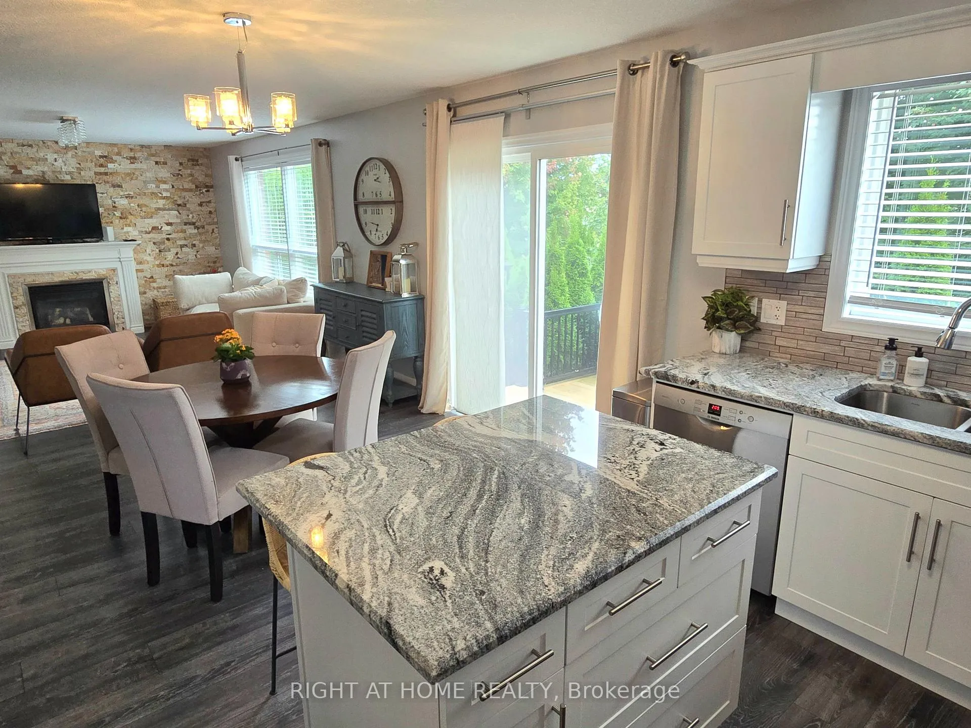 Photo 9 of 520 Pine Hollow Court, Kitchener — HOMEH