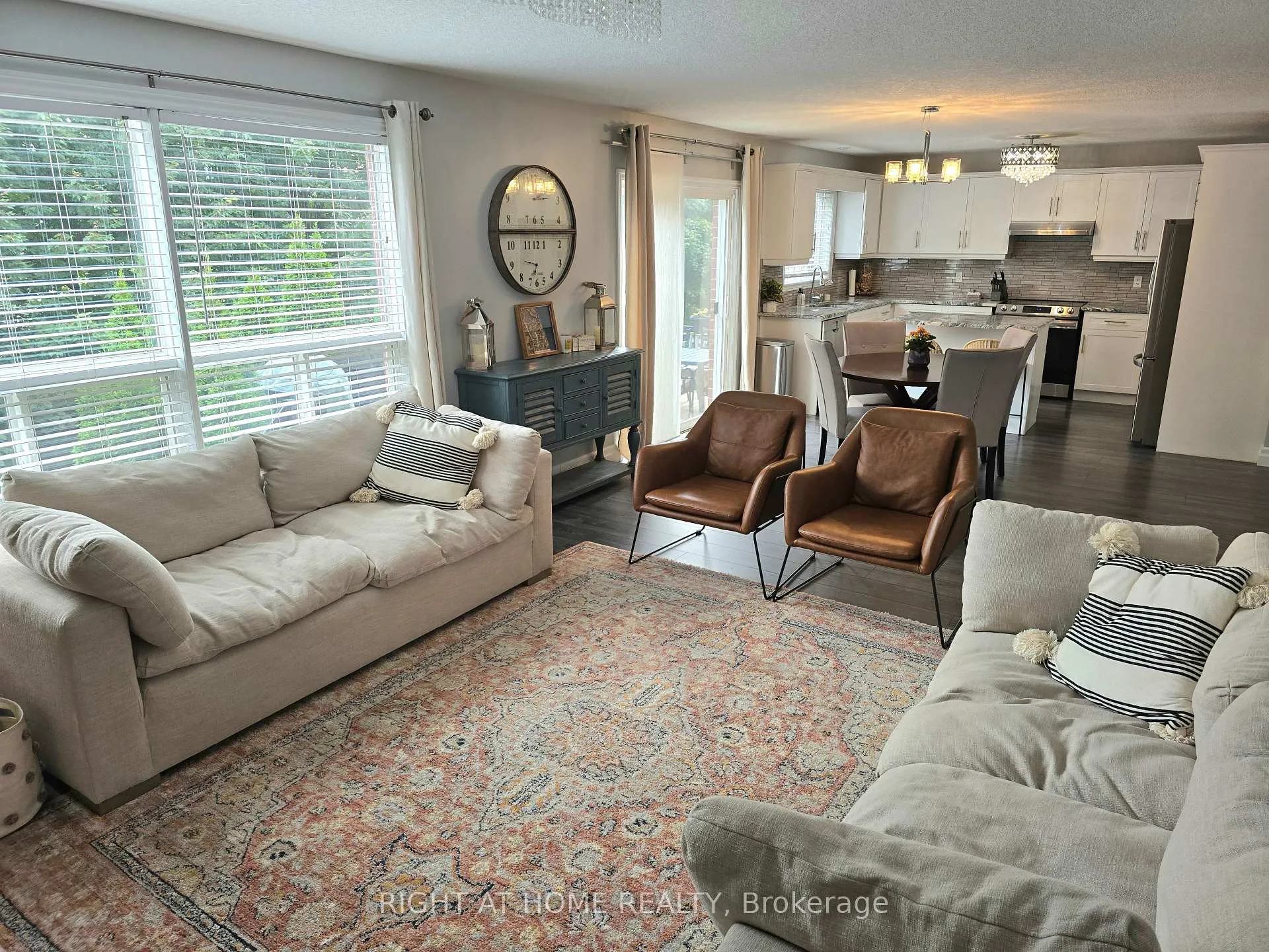 Photo 10 of 520 Pine Hollow Court, Kitchener — HOMEH