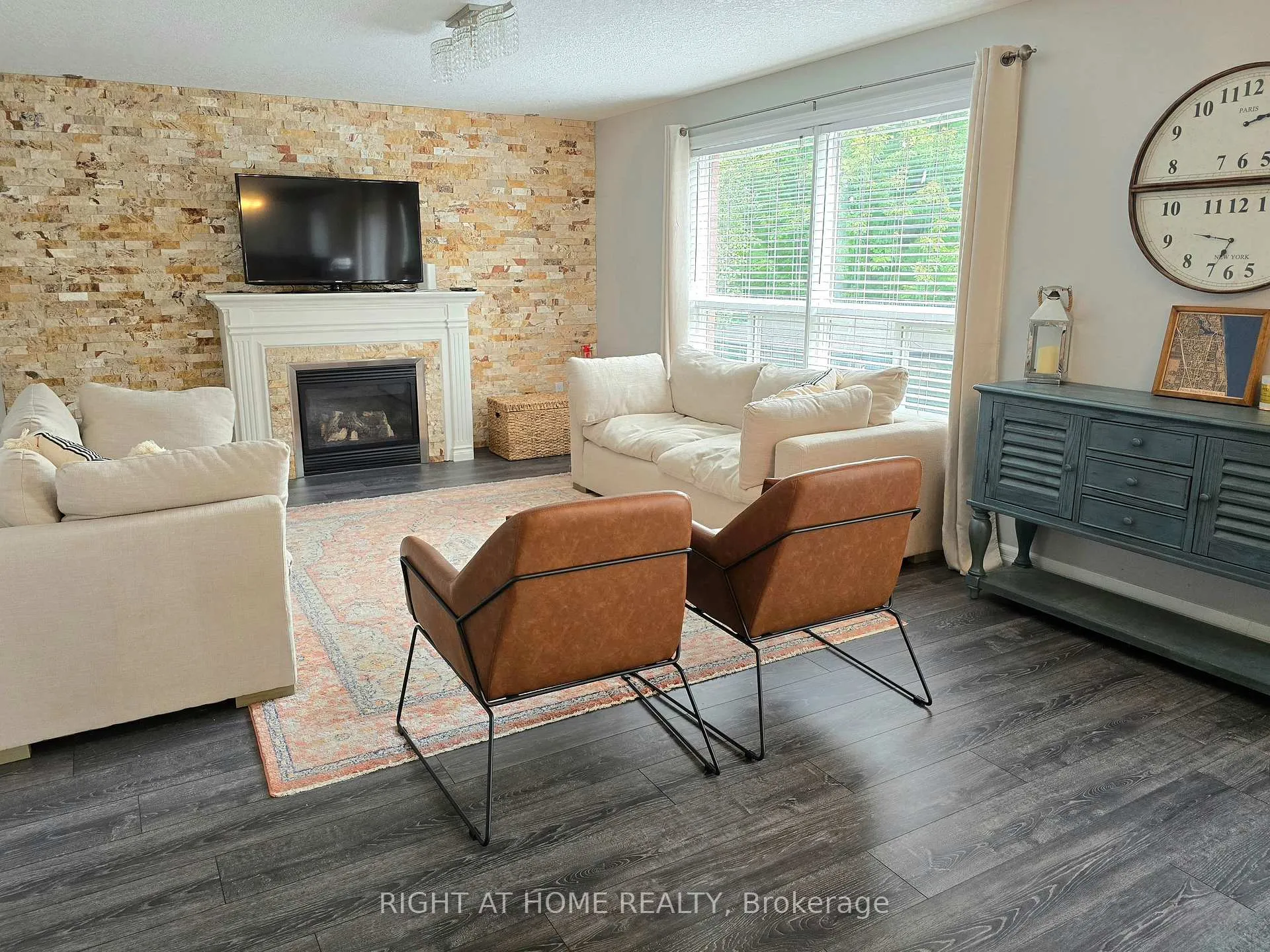 Photo 11 of 520 Pine Hollow Court, Kitchener — HOMEH