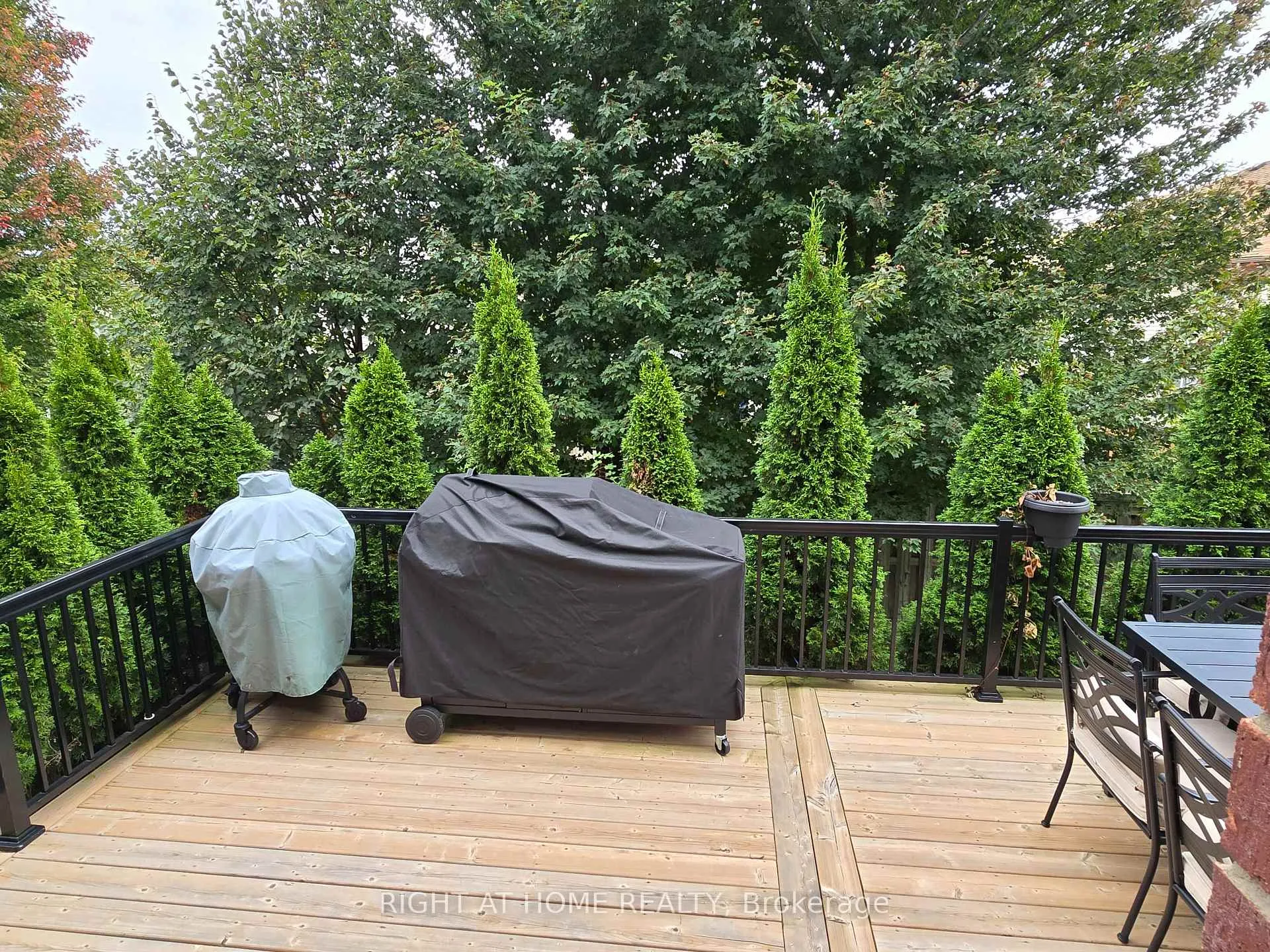 Photo 13 of 520 Pine Hollow Court, Kitchener — HOMEH