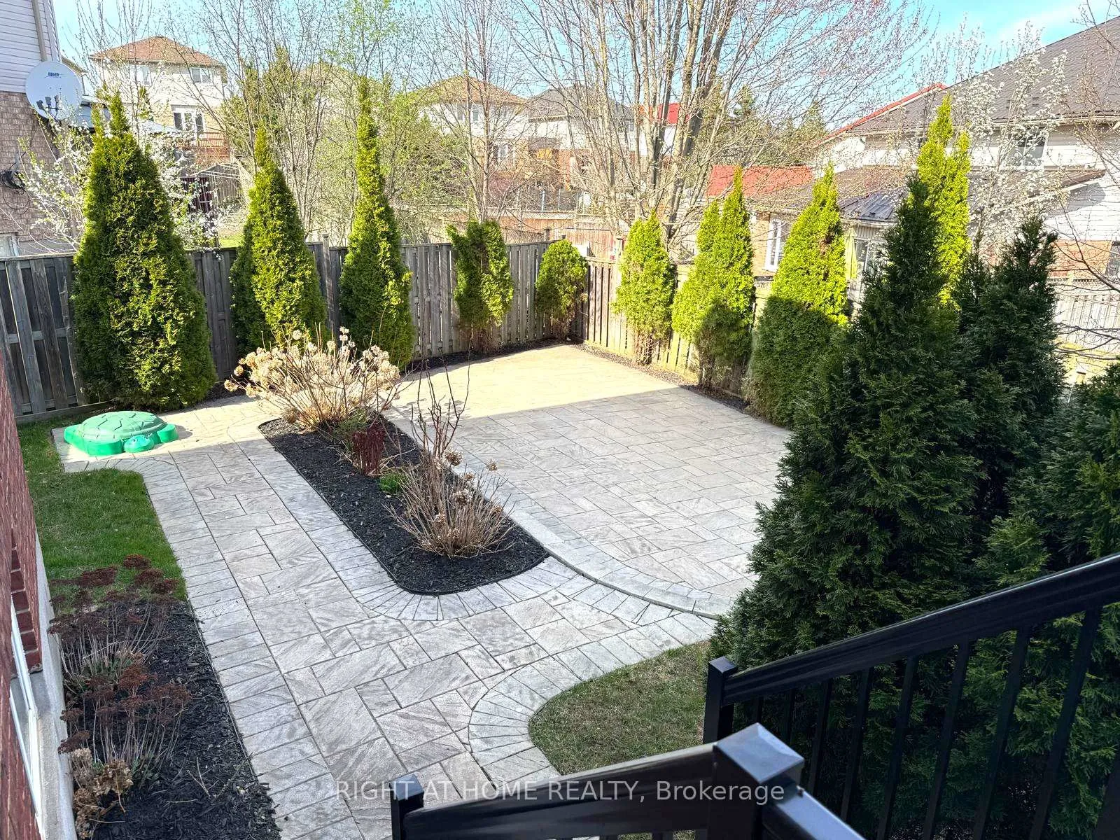 Photo 15 of 520 Pine Hollow Court, Kitchener — HOMEH