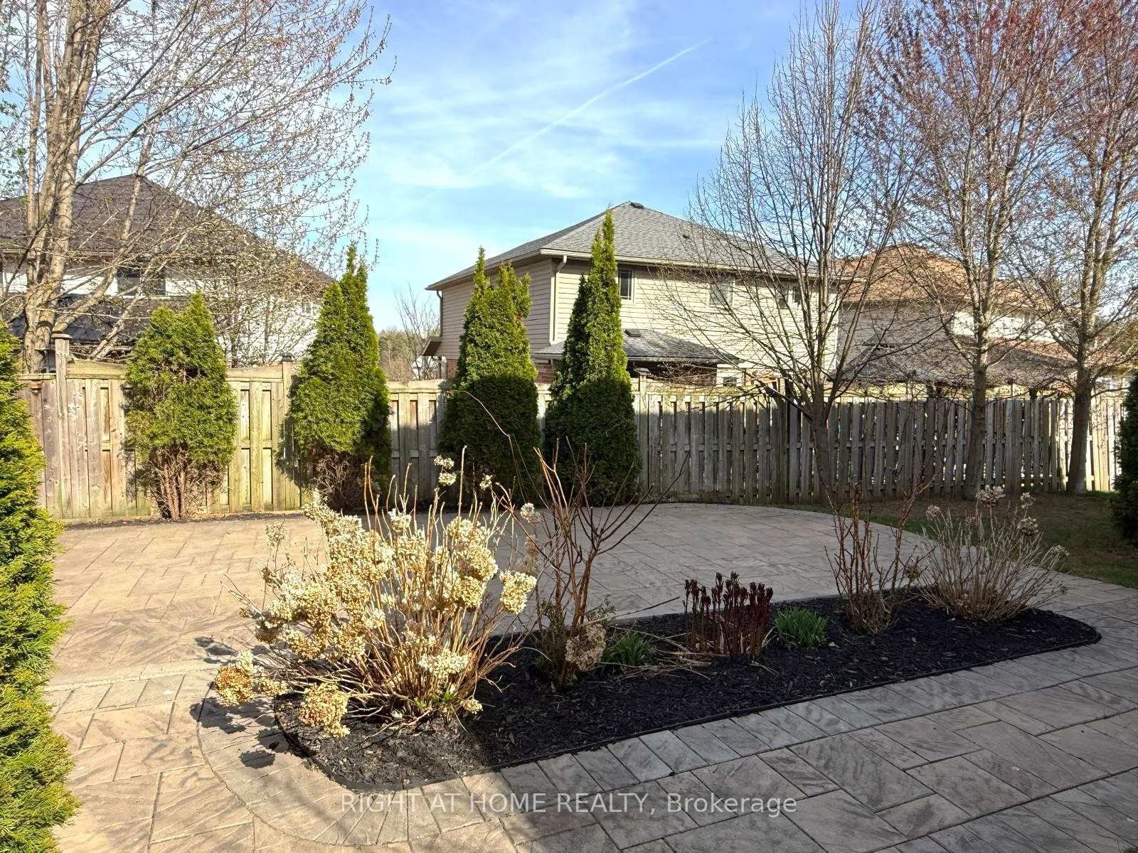 Photo 16 of 520 Pine Hollow Court, Kitchener — HOMEH