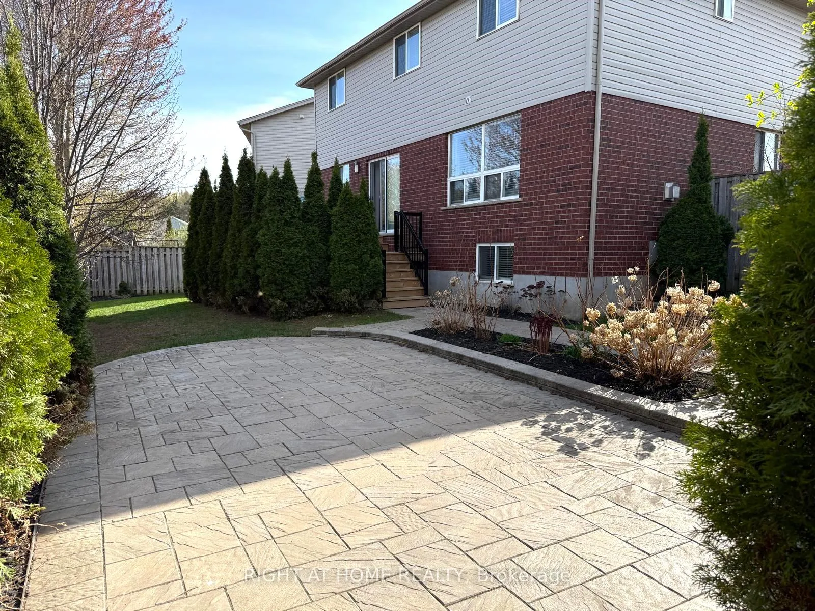 Photo 17 of 520 Pine Hollow Court, Kitchener — HOMEH