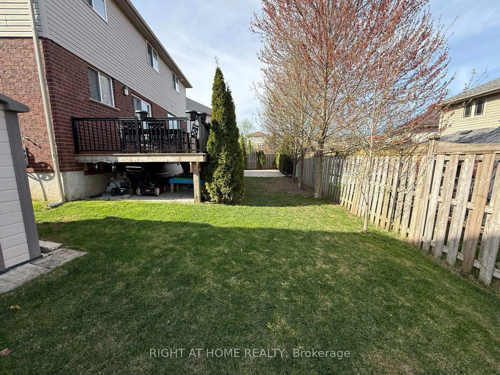 Photo 18 of 520 Pine Hollow Court, Kitchener — HOMEH