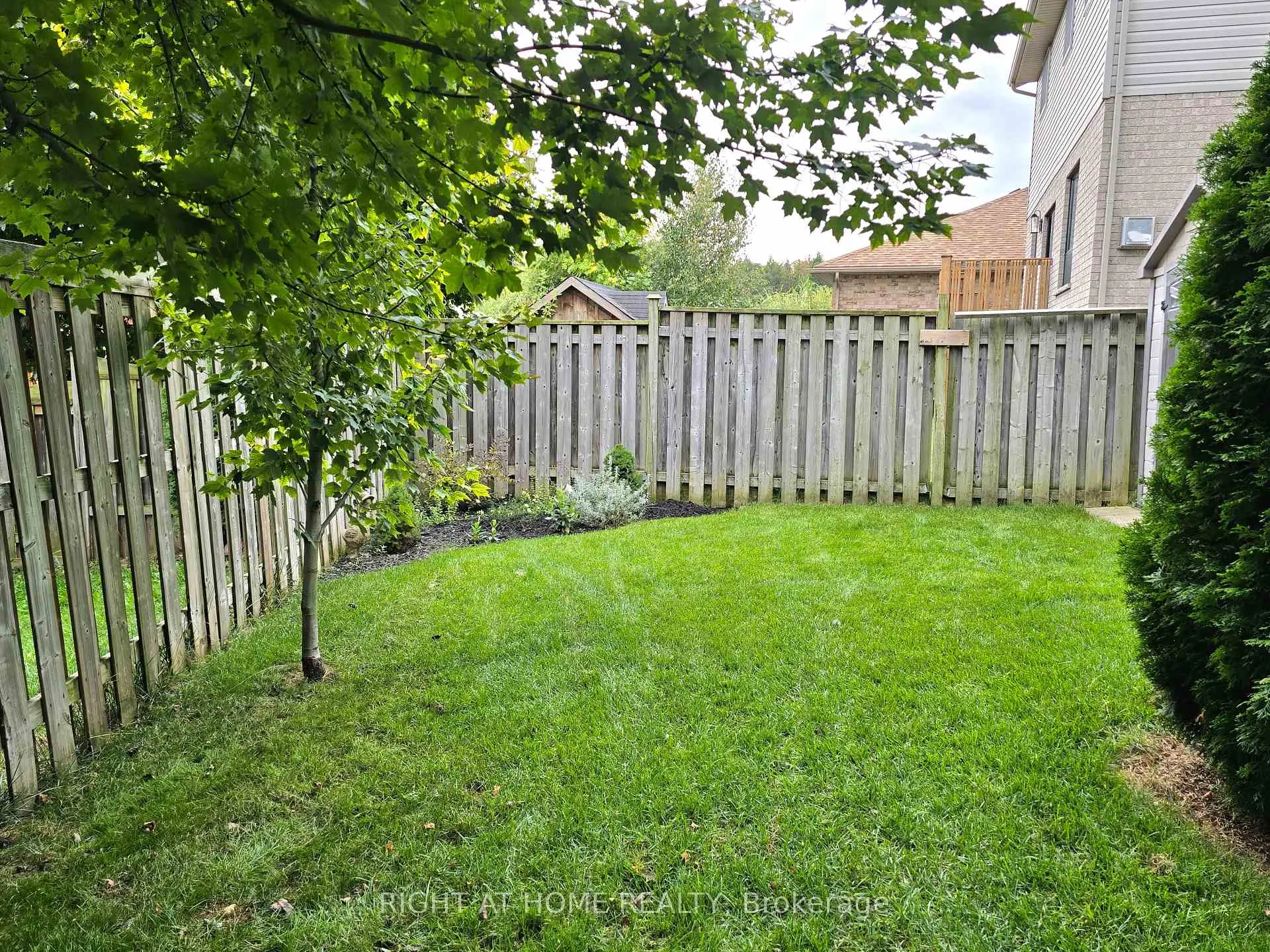 Photo 20 of 520 Pine Hollow Court, Kitchener — HOMEH