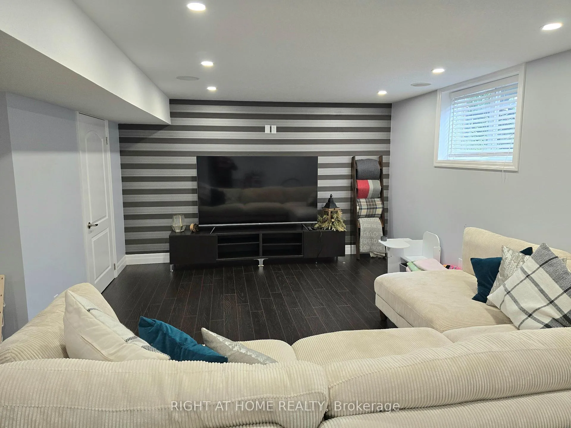 Photo 21 of 520 Pine Hollow Court, Kitchener — HOMEH
