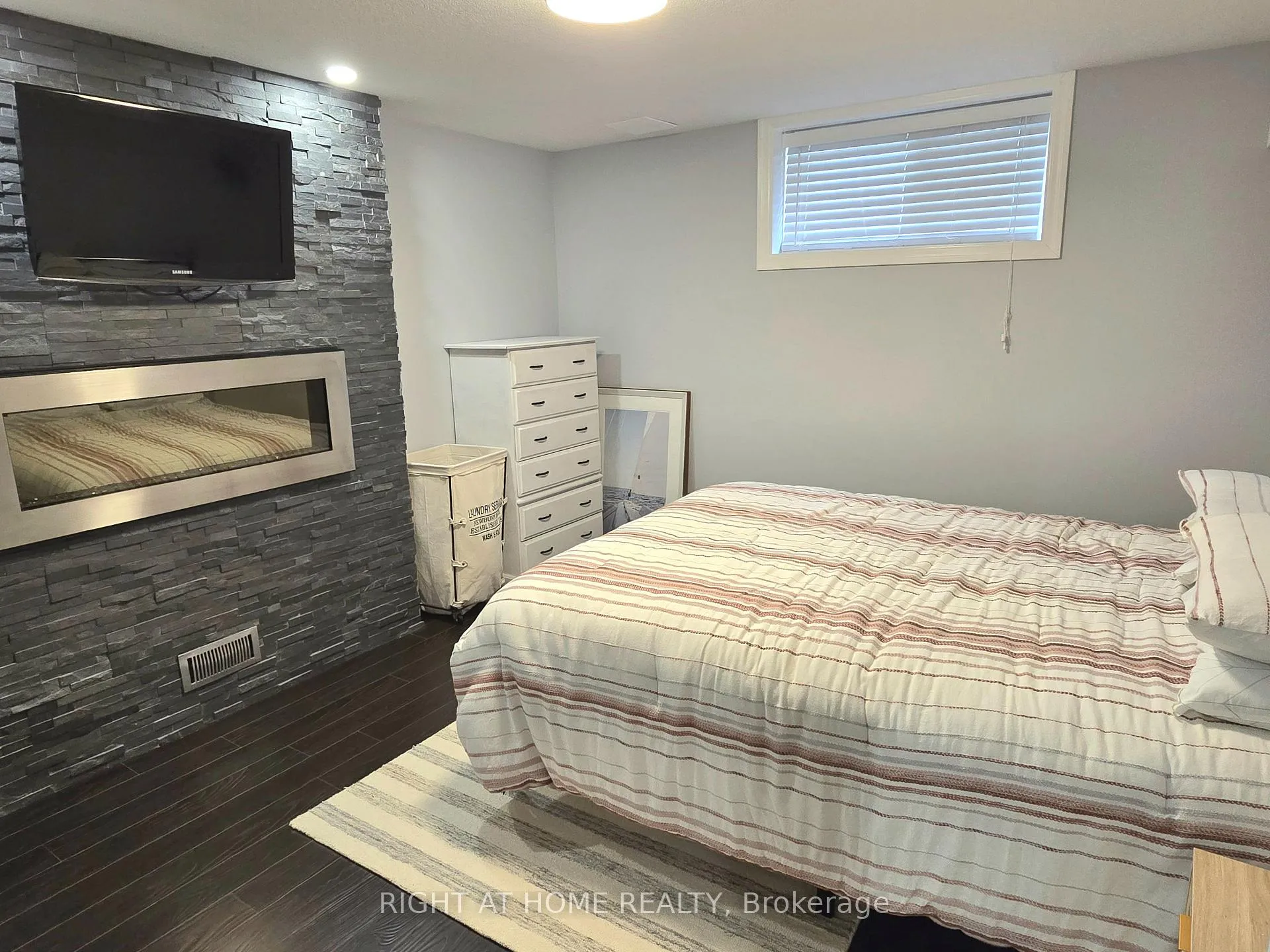 Photo 22 of 520 Pine Hollow Court, Kitchener — HOMEH