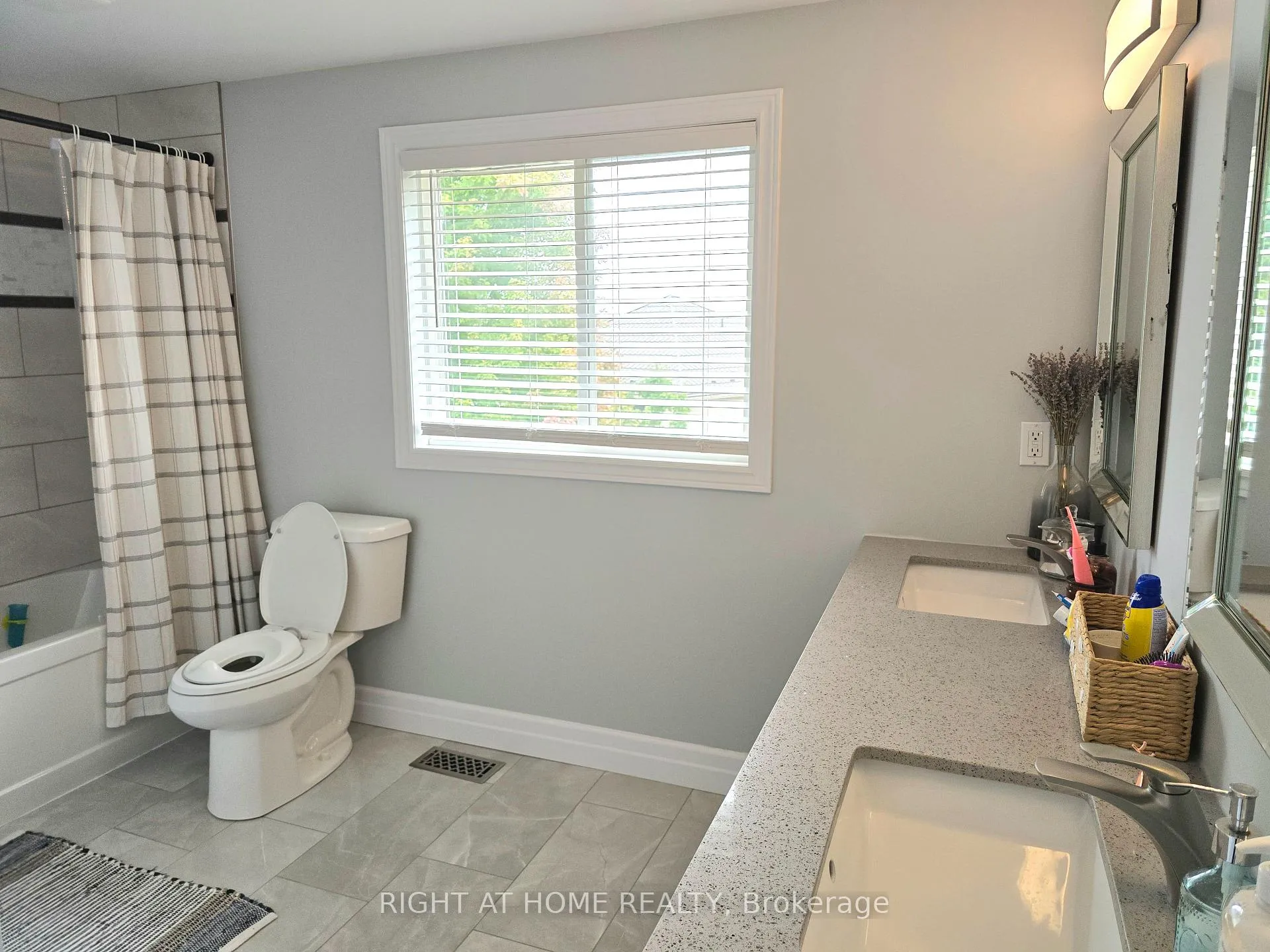 Photo 32 of 520 Pine Hollow Court, Kitchener — HOMEH