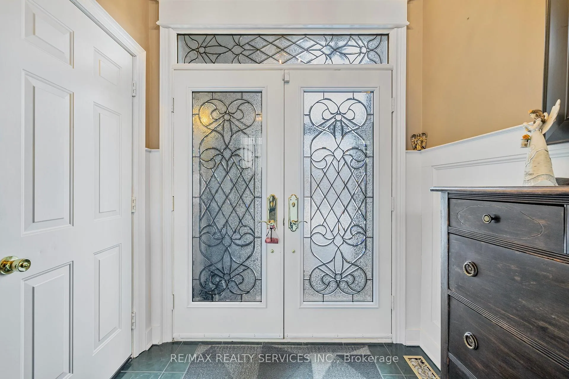 Photo 3 of 19 Livingston Drive, Caledon, Rural Caledon — HOMEH