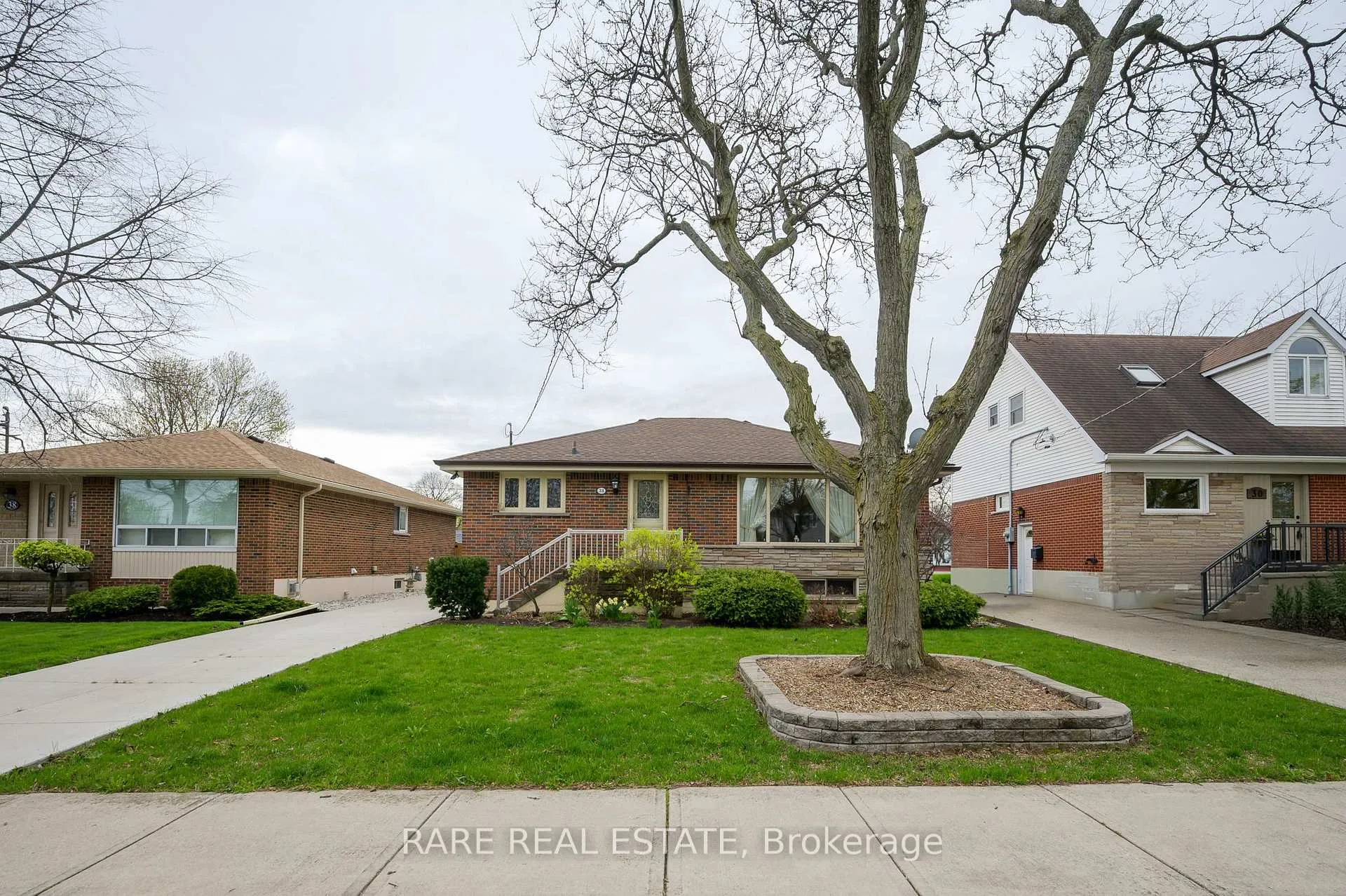 Photo 1 of 34 Carmen Avenue, Hamilton, Macassa — HOMEH