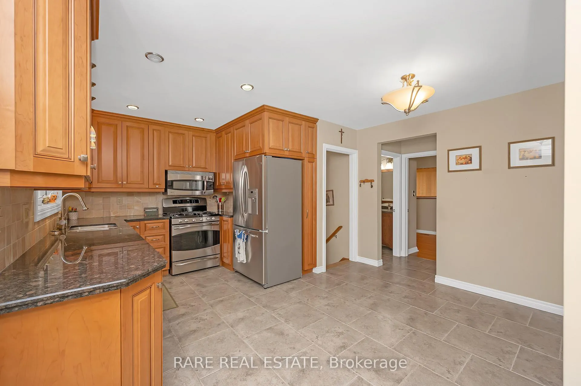Photo 6 of 34 Carmen Avenue, Hamilton, Macassa — HOMEH